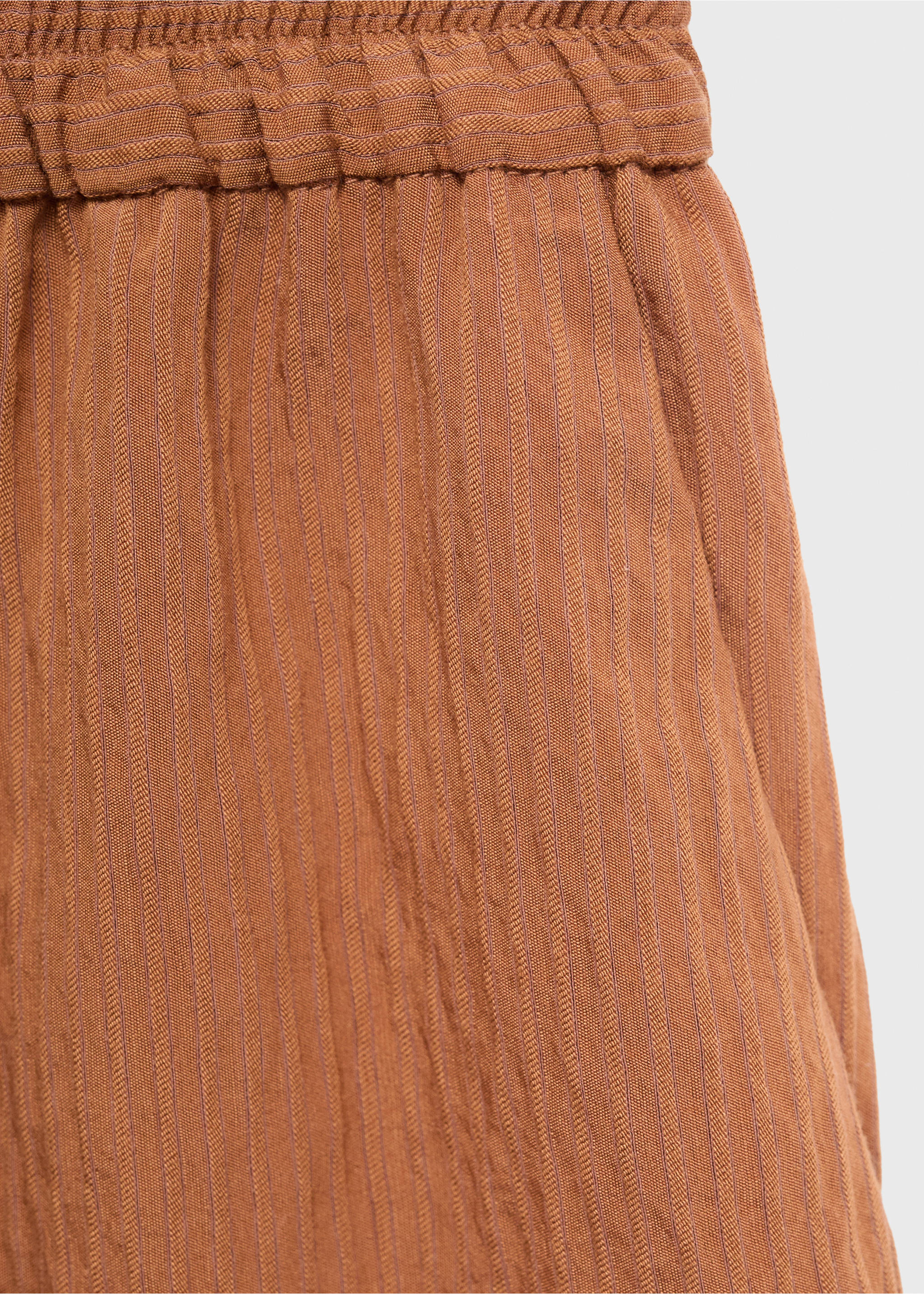 Textured shorts with contrasting trim - Details of the article 8, Brown. Ref: 17044787-00.
