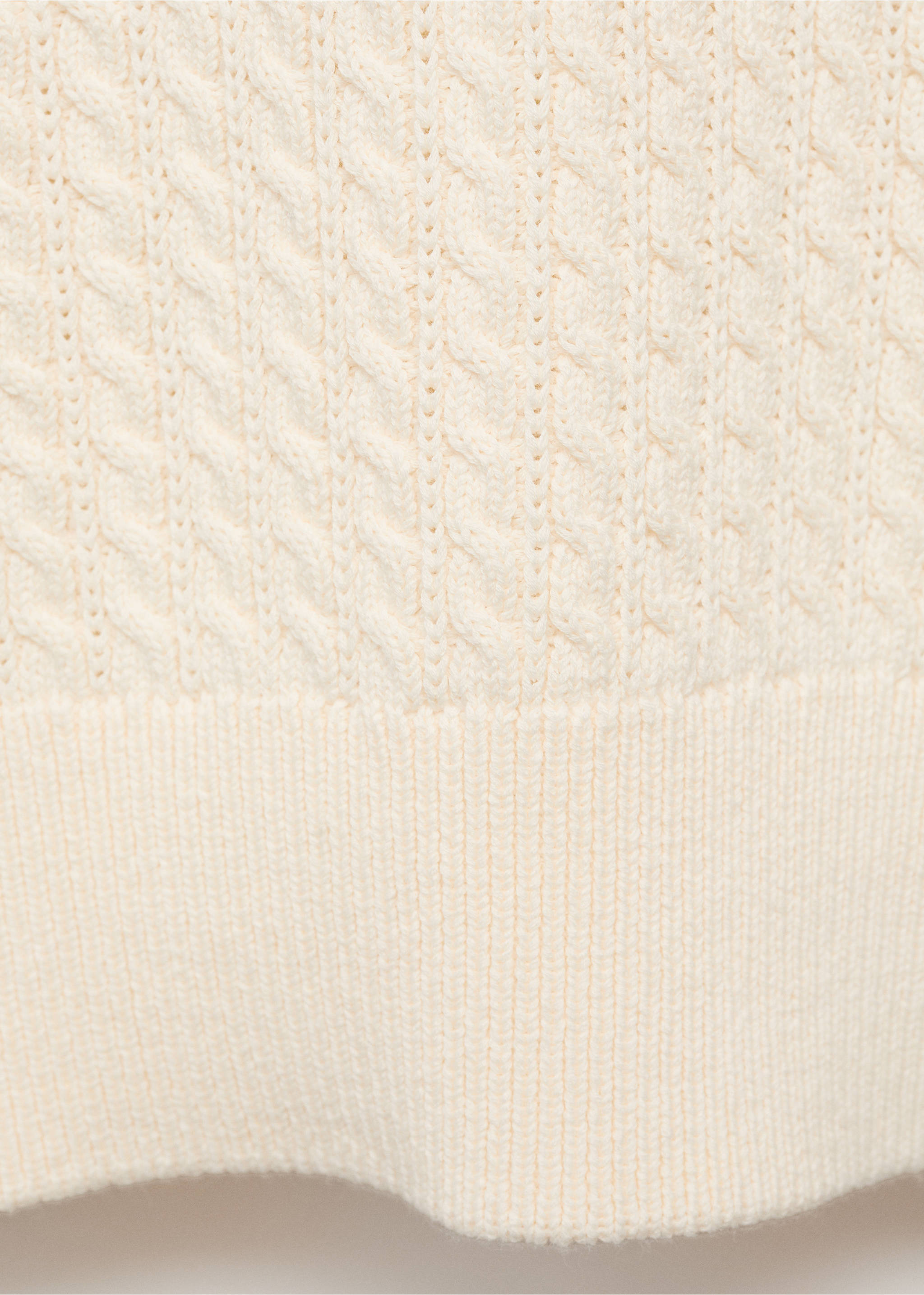 Cream cable-knit jersey fabric detail., Off White. Ref: 17045150-00.