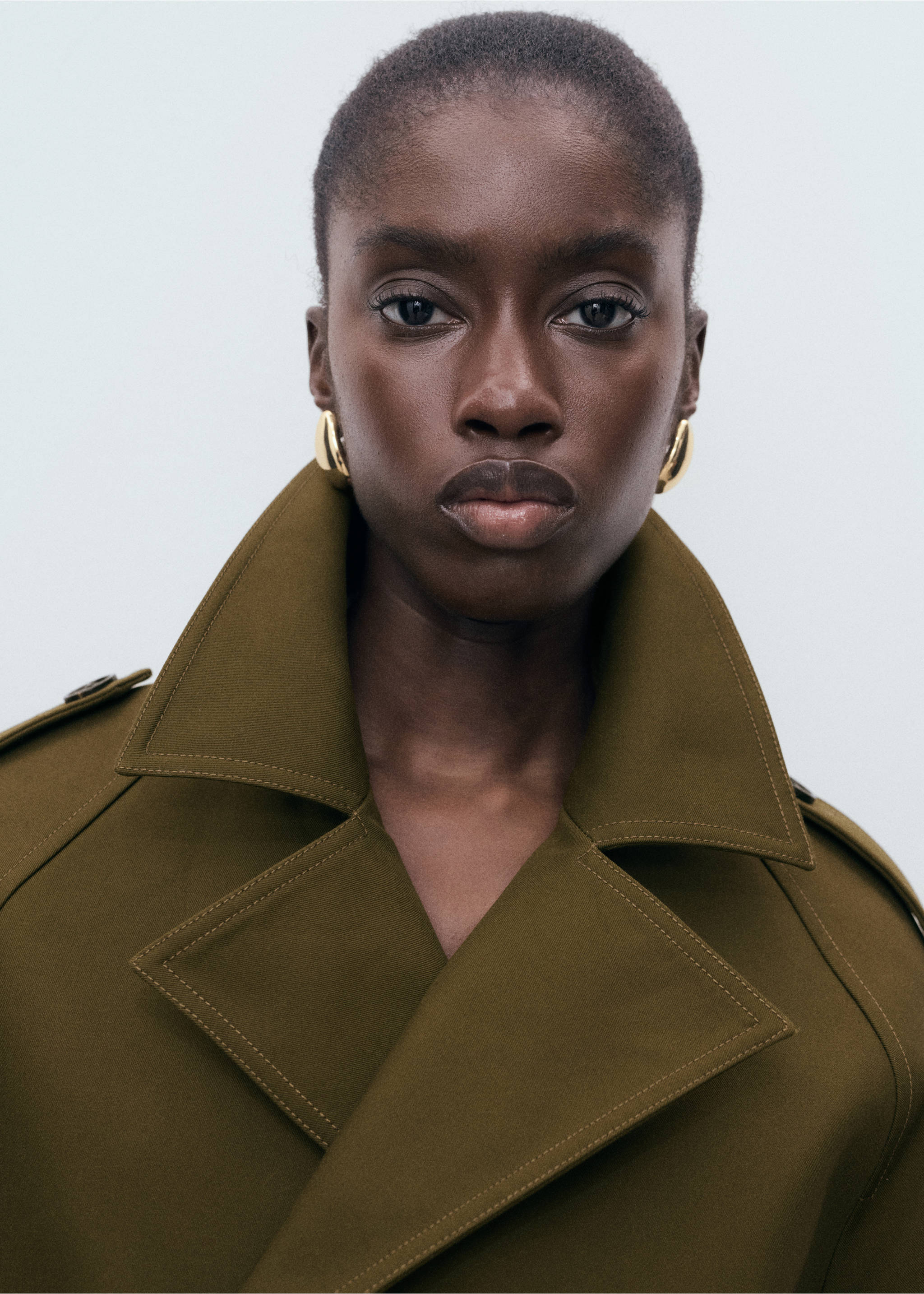 Oversized short double-breasted trench coat - Details of the article 1, Khaki. Ref: 17045161-00.
