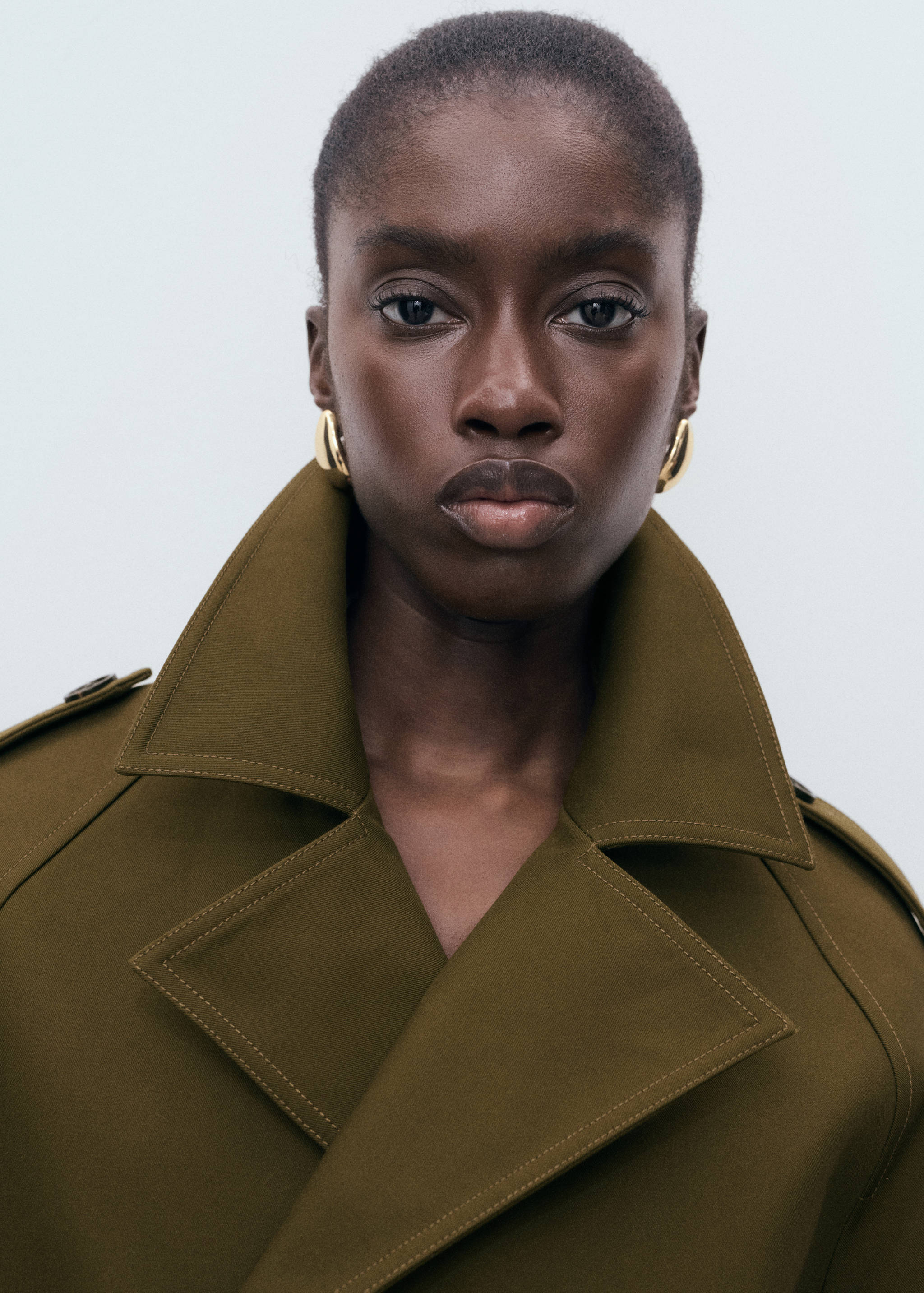 Oversized short double-breasted trench coat - Details of the article 1