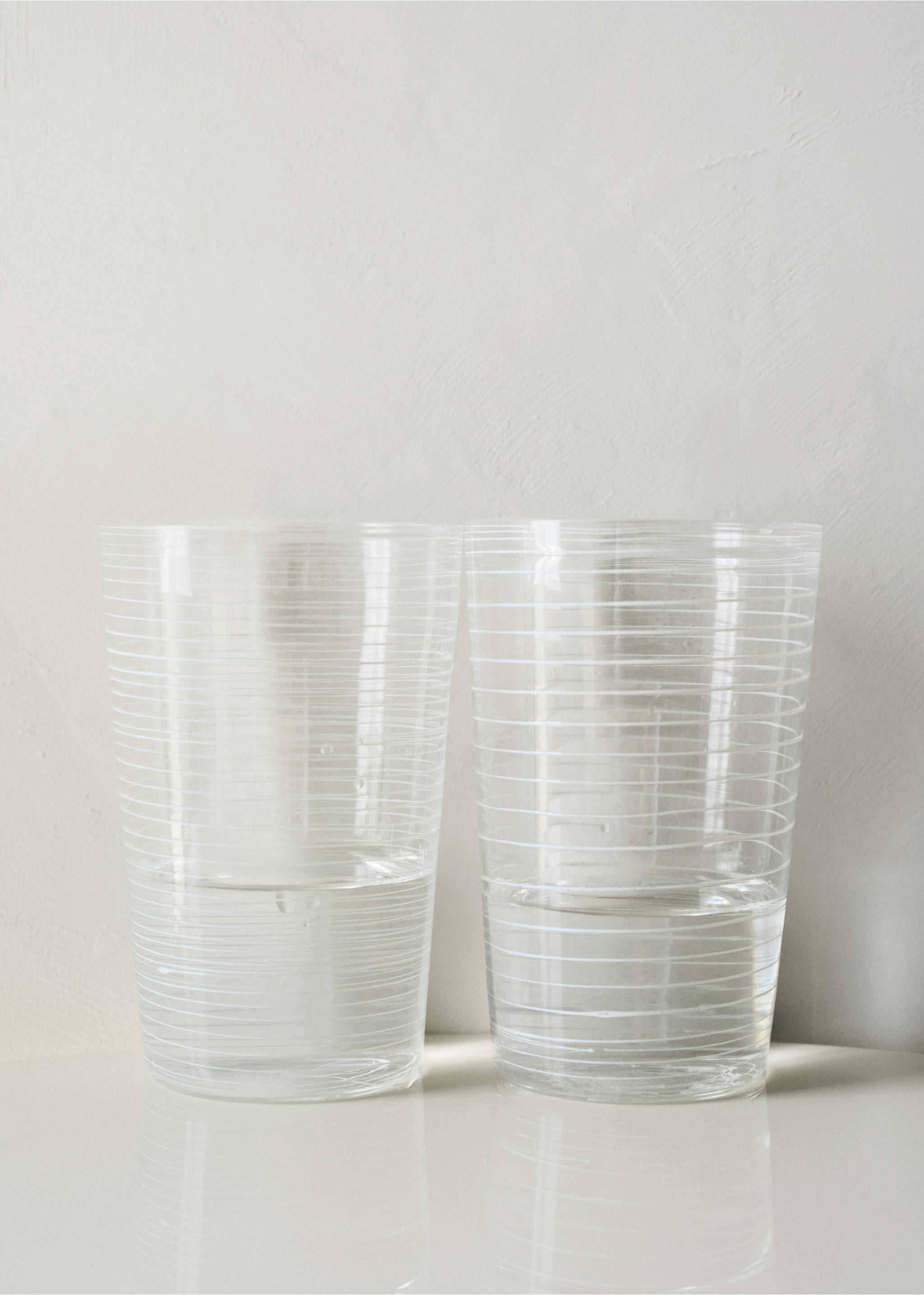 Borosilicate tumbler with lines - Details of the article 6, White. Ref: 17045164-00.