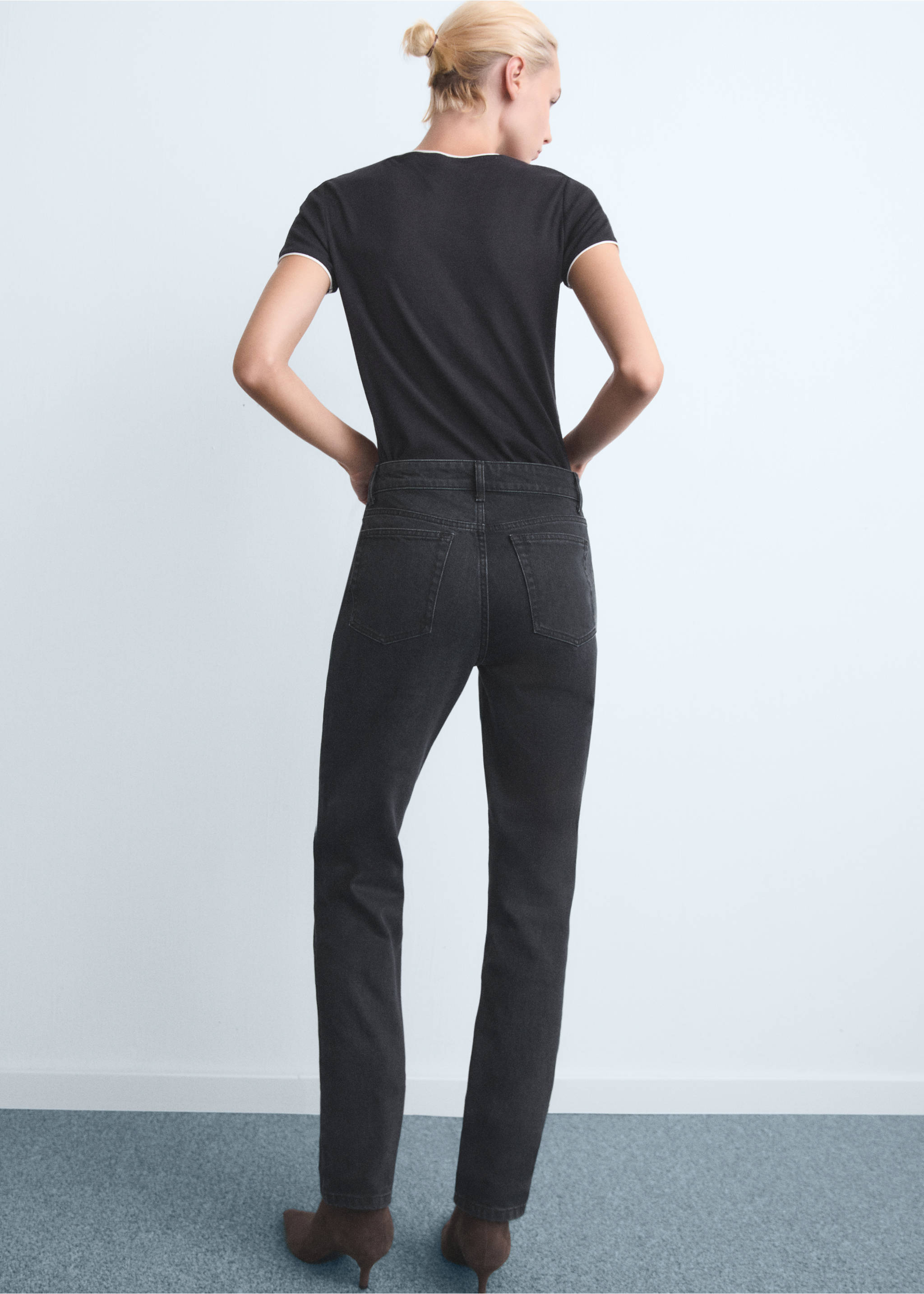 Slim-fit traperice visokog struka - Stražnji dio artikla, Crni denim. Ref: 17045171-00.