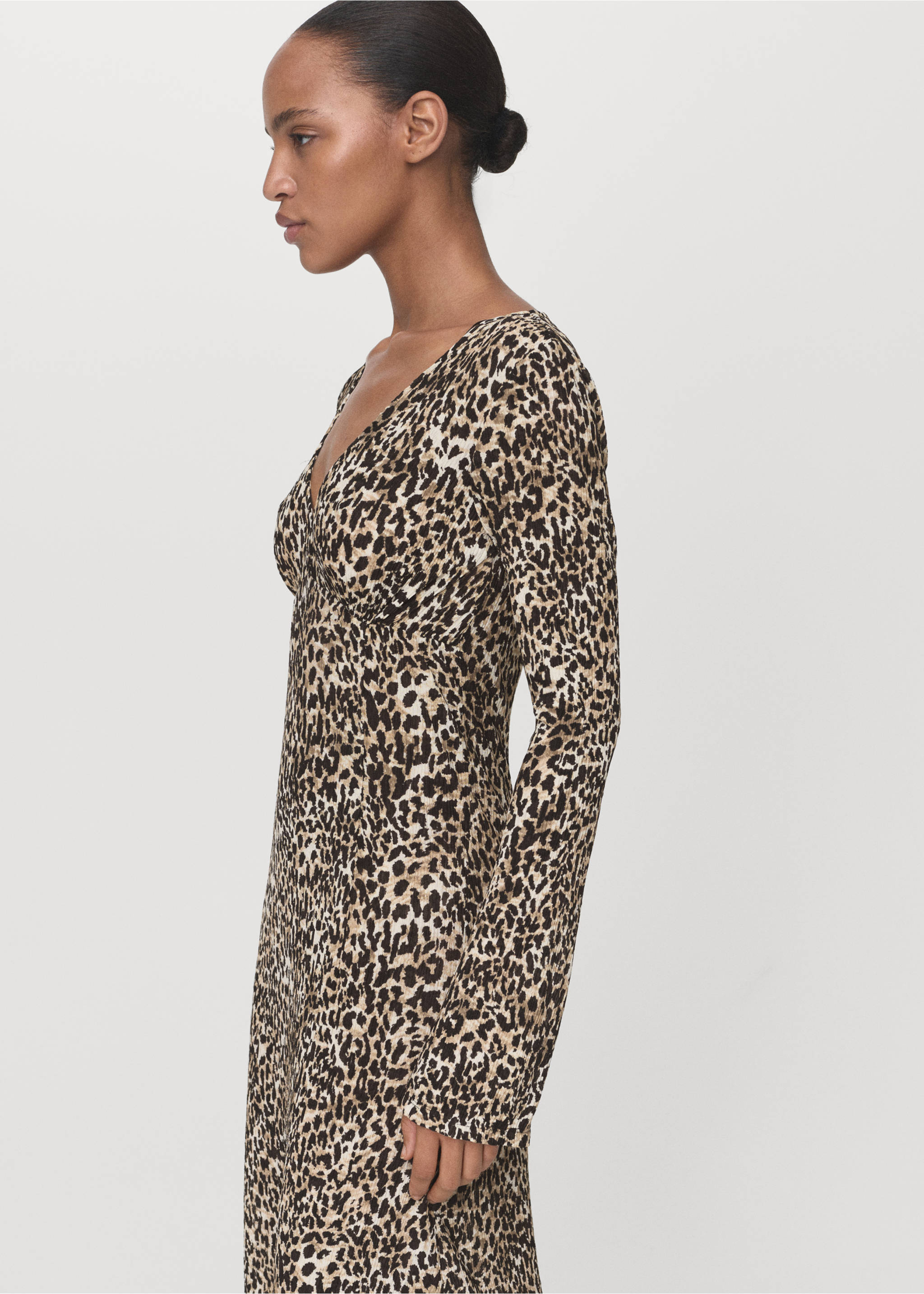 Printed V-neck dress - Medium plane, Black. Ref: 17045812-00.