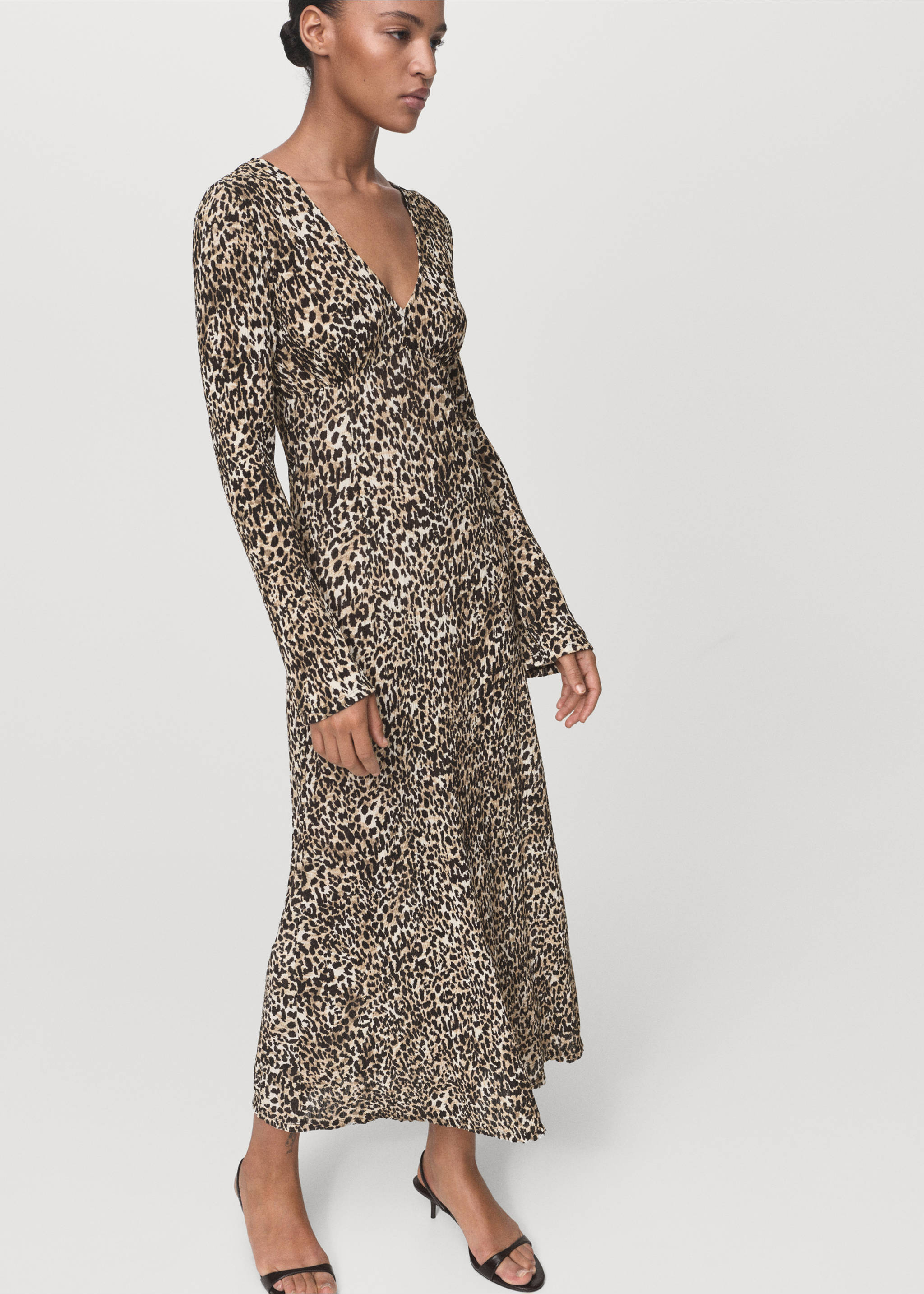 Printed V-neck dress - Details of the article 2, Black. Ref: 17045812-00.