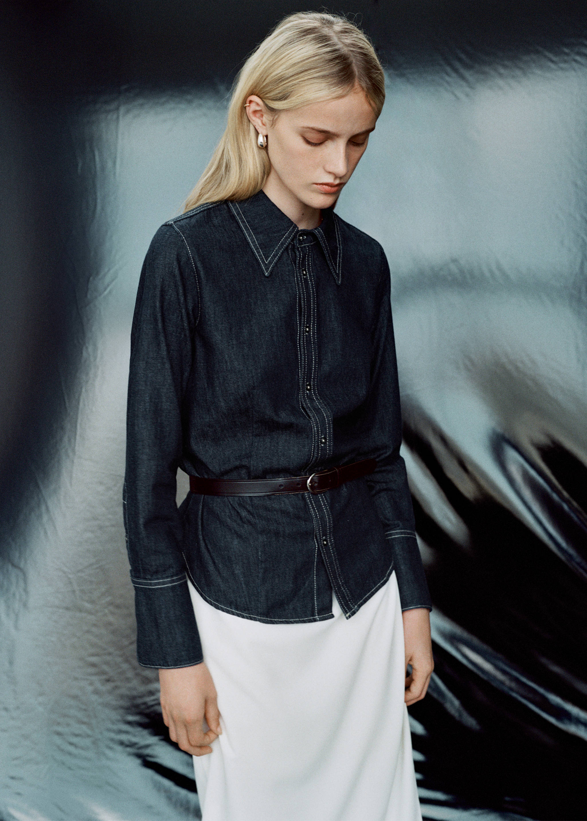 Denim shirt with seams - Details of the article 1