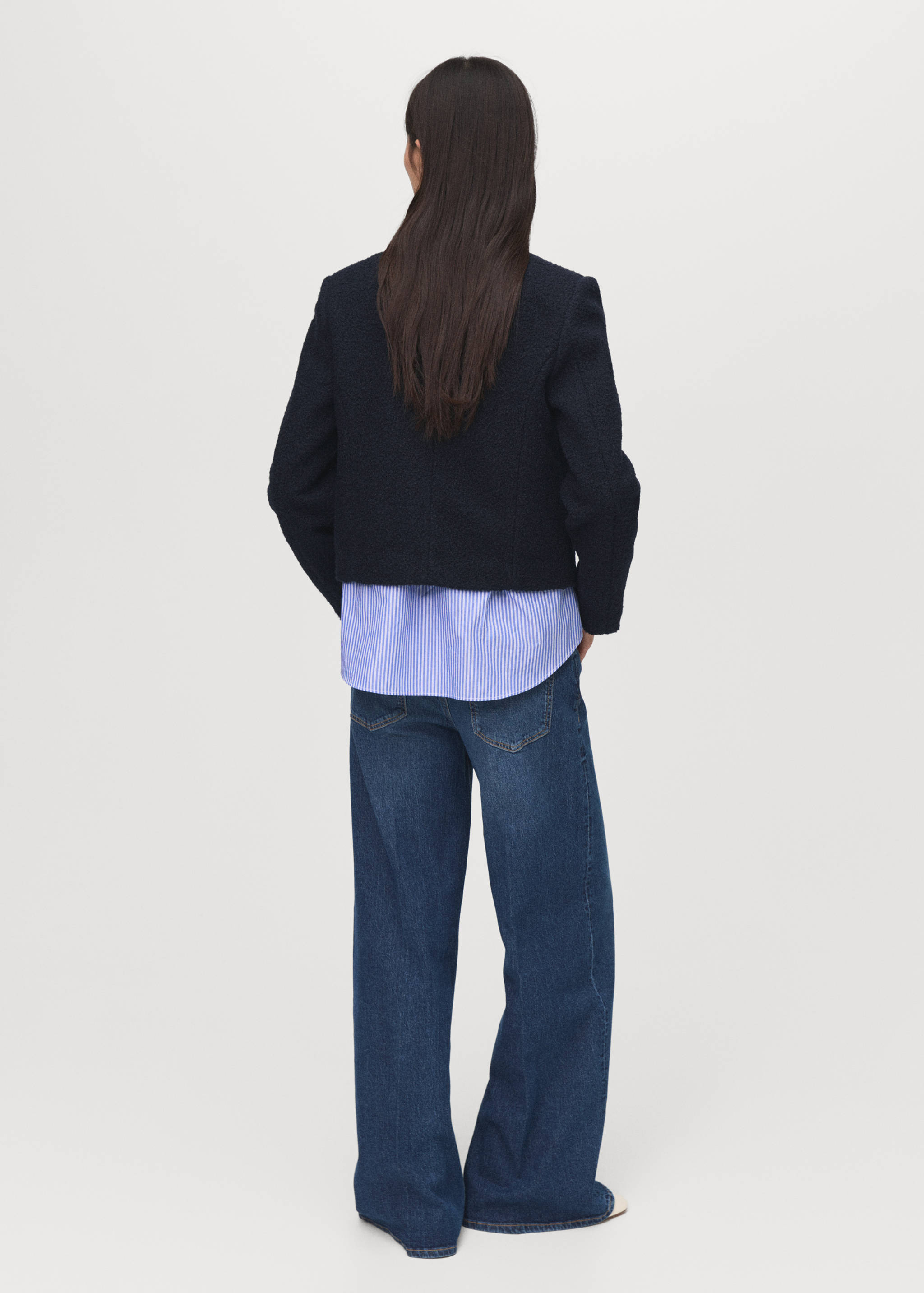 Bouclé-Jacke mit Schmuckknöpfen - Rückseite des Artikels