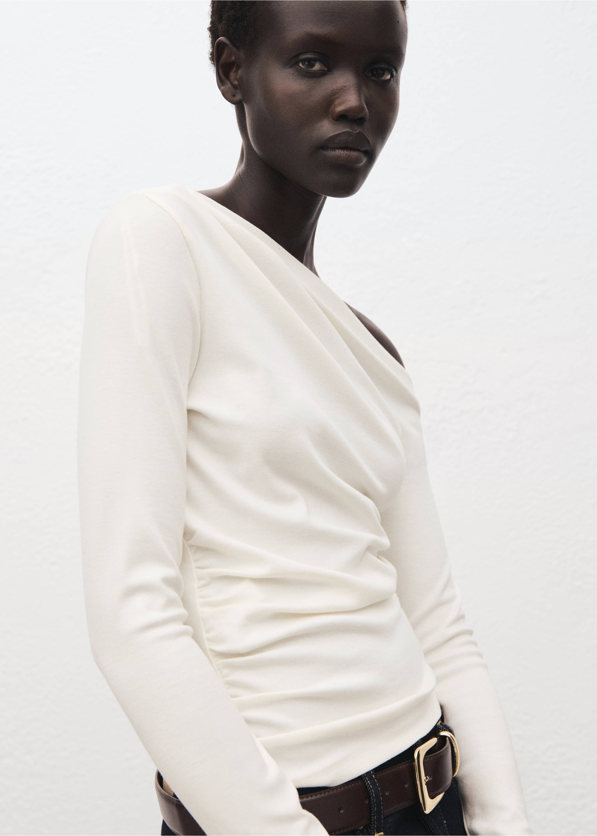 White off-the-shoulder long-sleeve t-shirt with draping., Off White. Ref: 17045827-00.