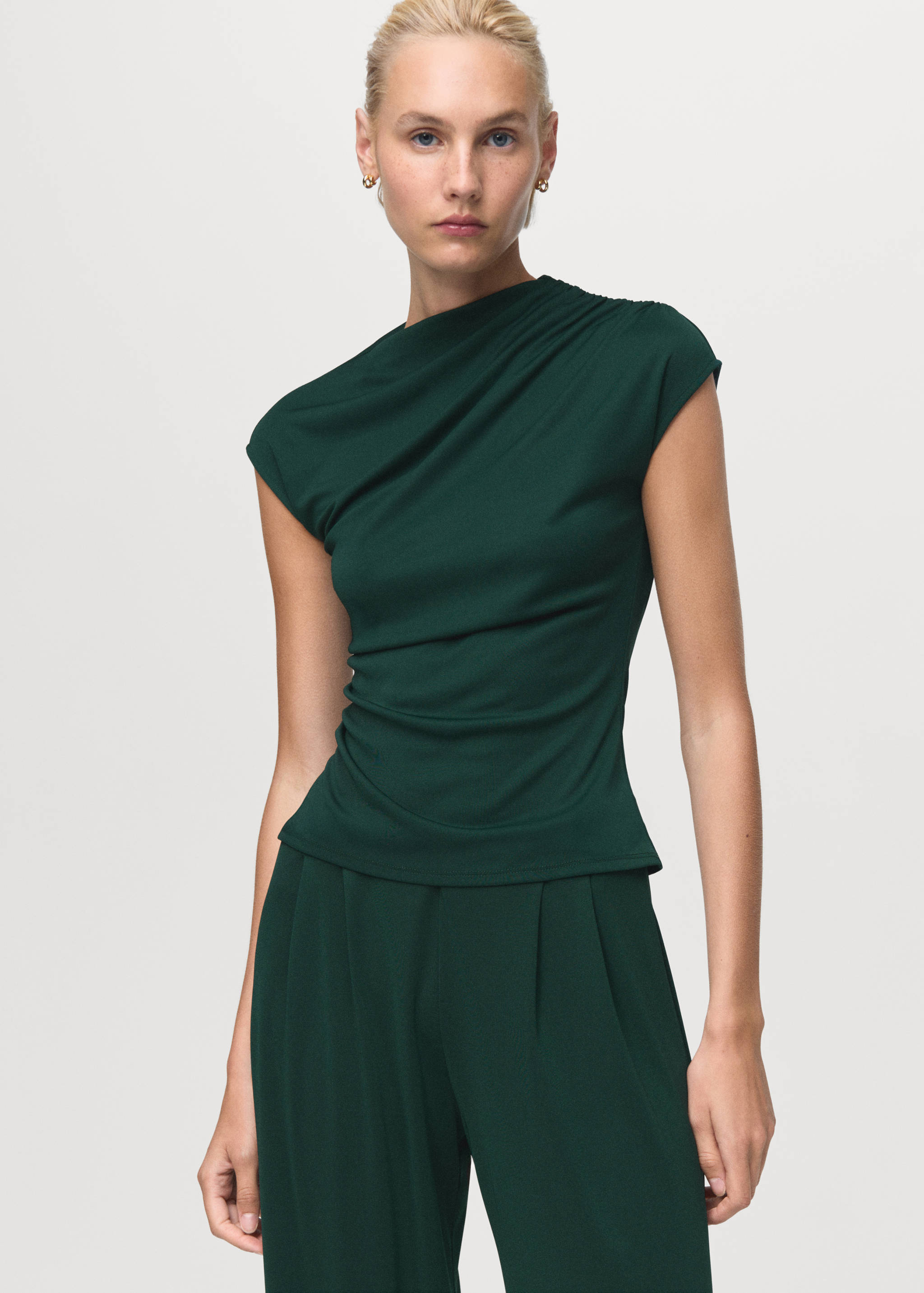 T-shirt with gathered asymmetrical neck - Medium plane