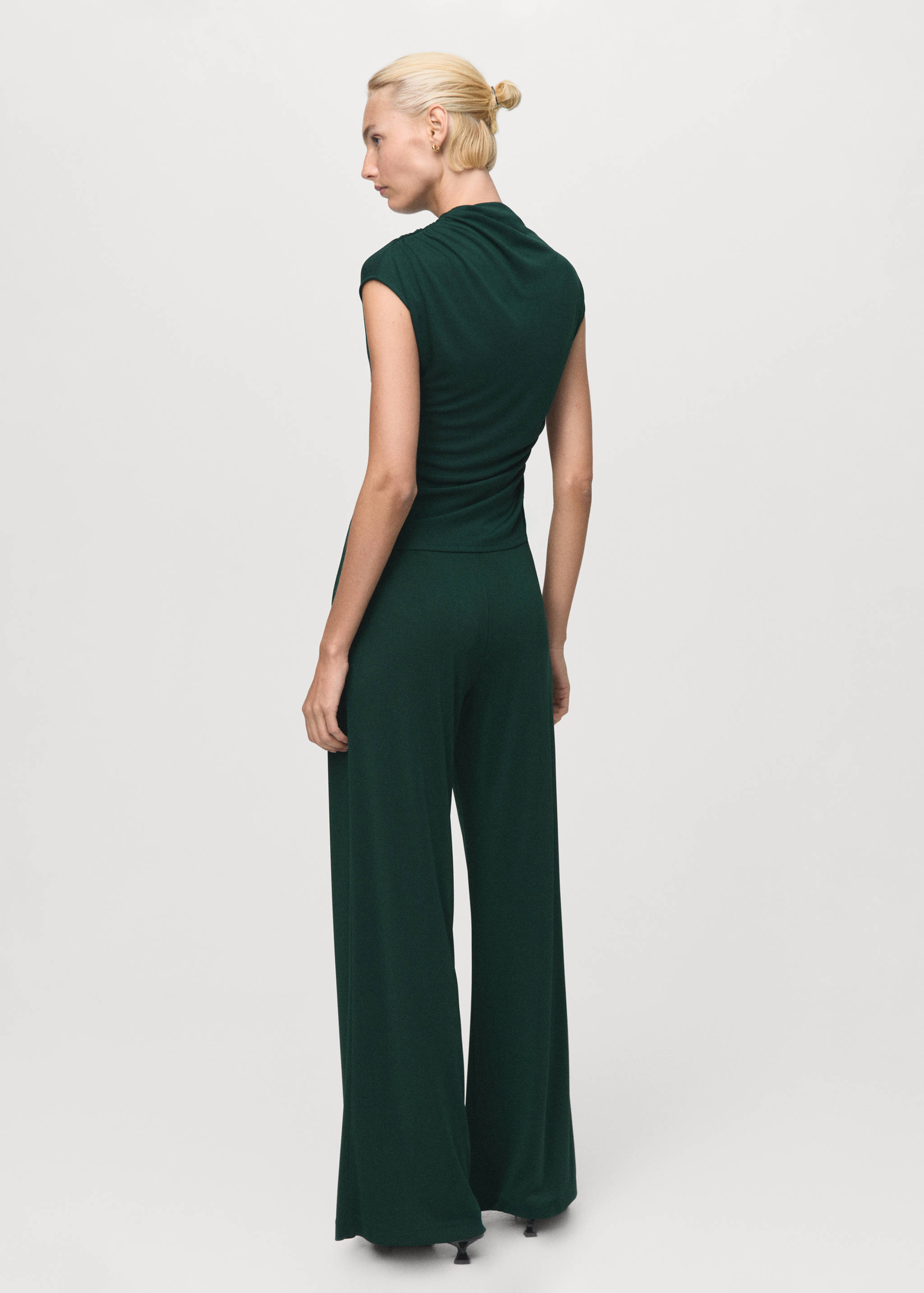 T-shirt with gathered asymmetrical neck - Reverse of the article