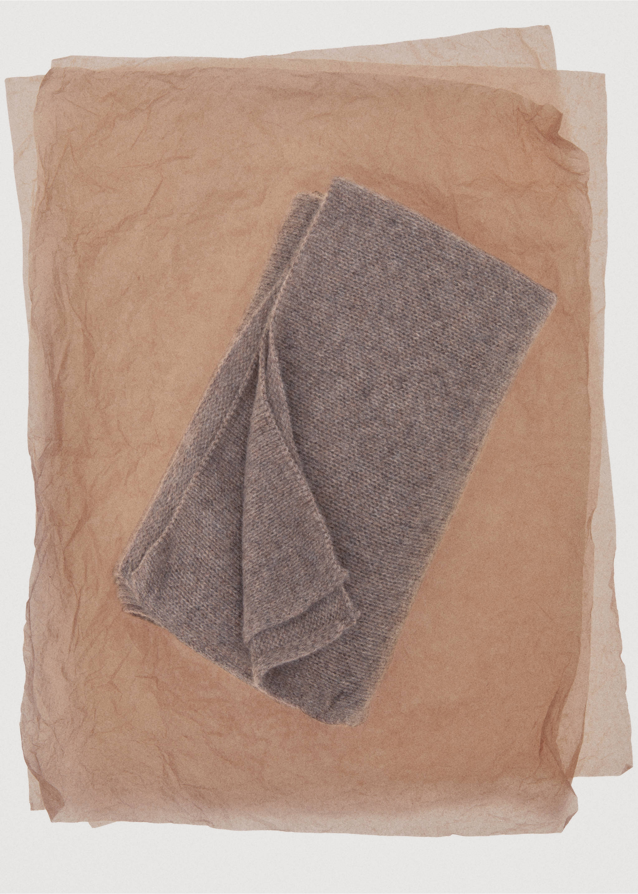100% cashmere scarf - Details of the article 7, Medium Brown. Ref: 17045976-00.