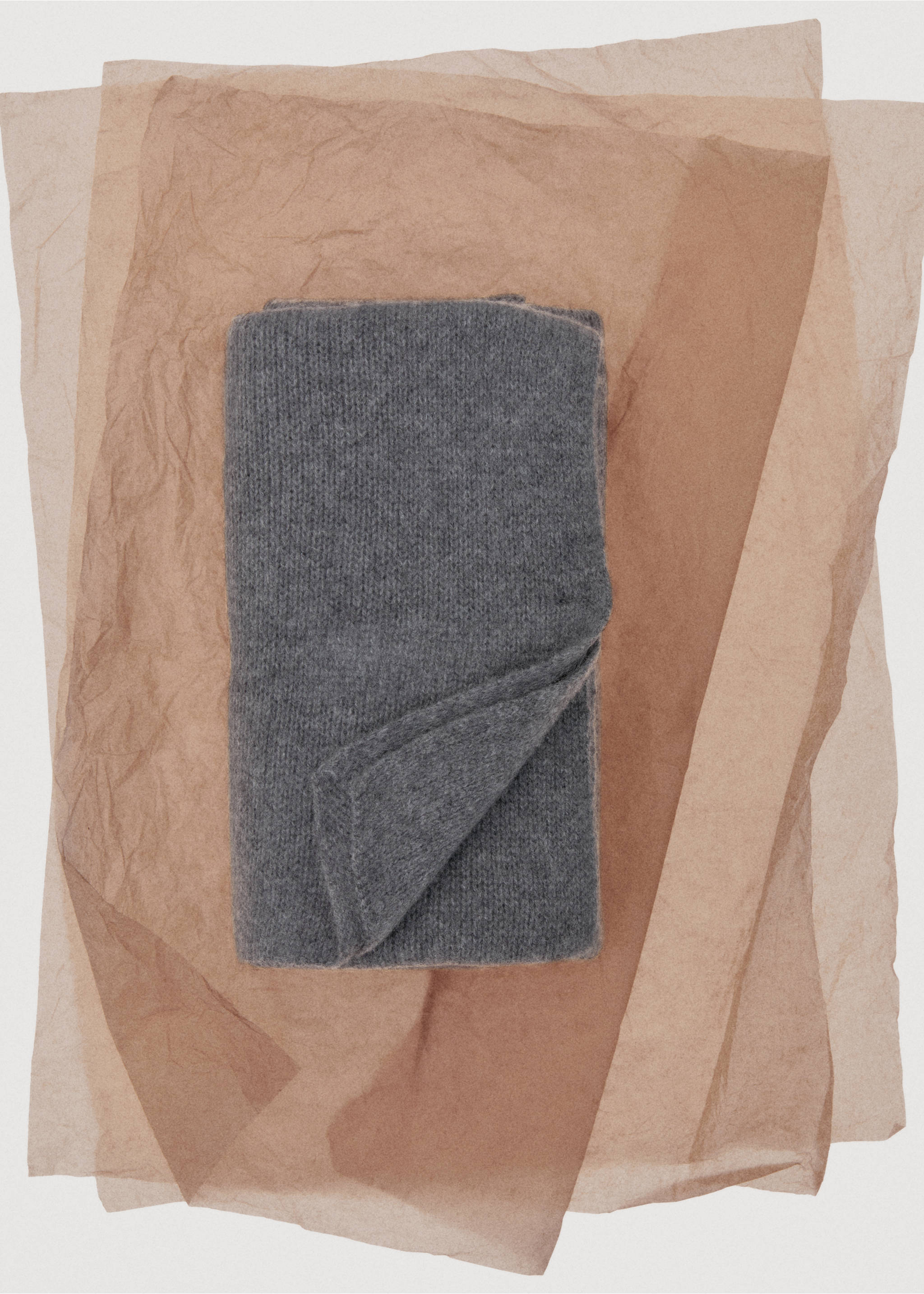 100% cashmere scarf - Details of the article 7, Medium Heather Grey. Ref: 17045976-00.