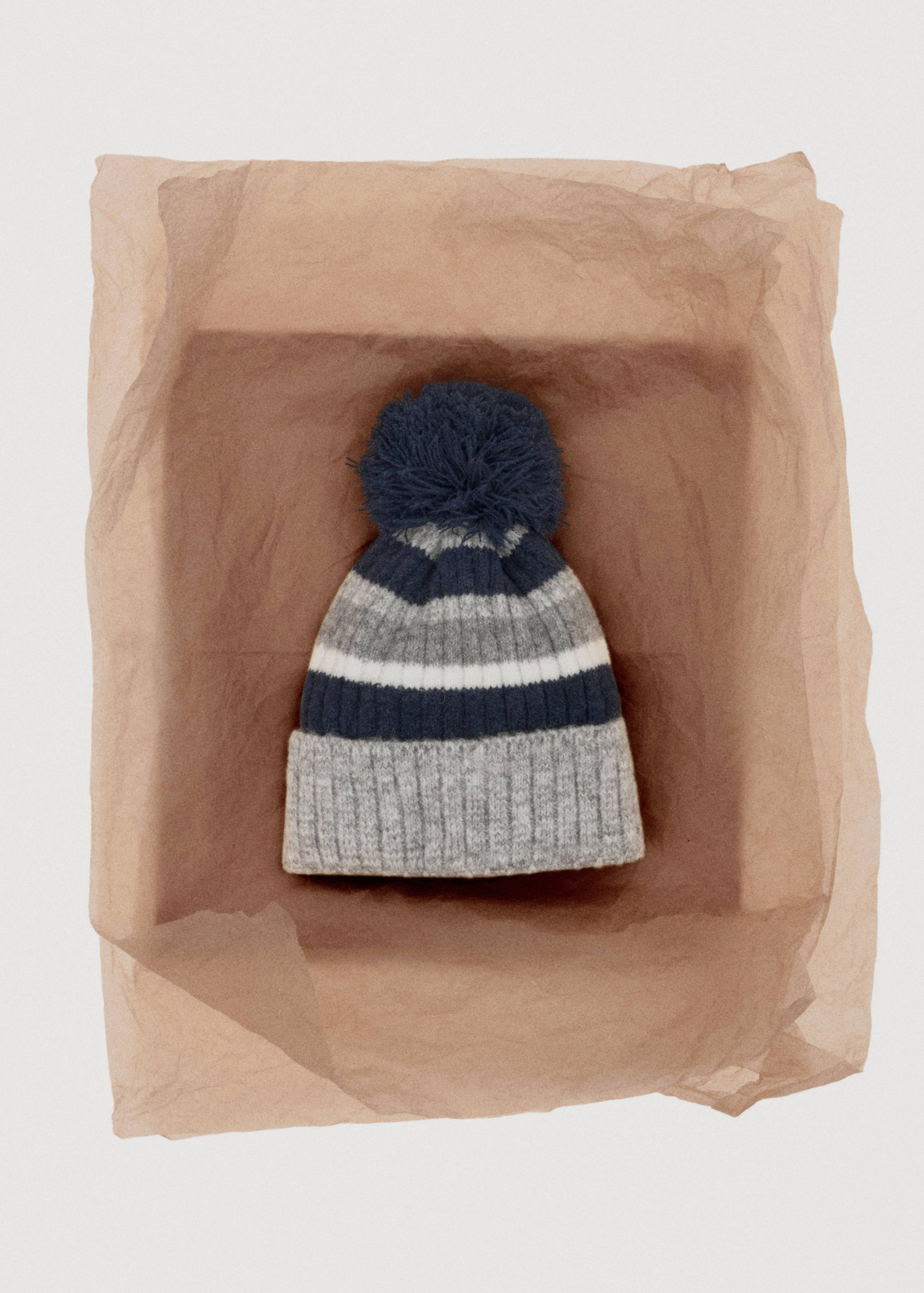 Knitted bobble hat - Details of the article 7