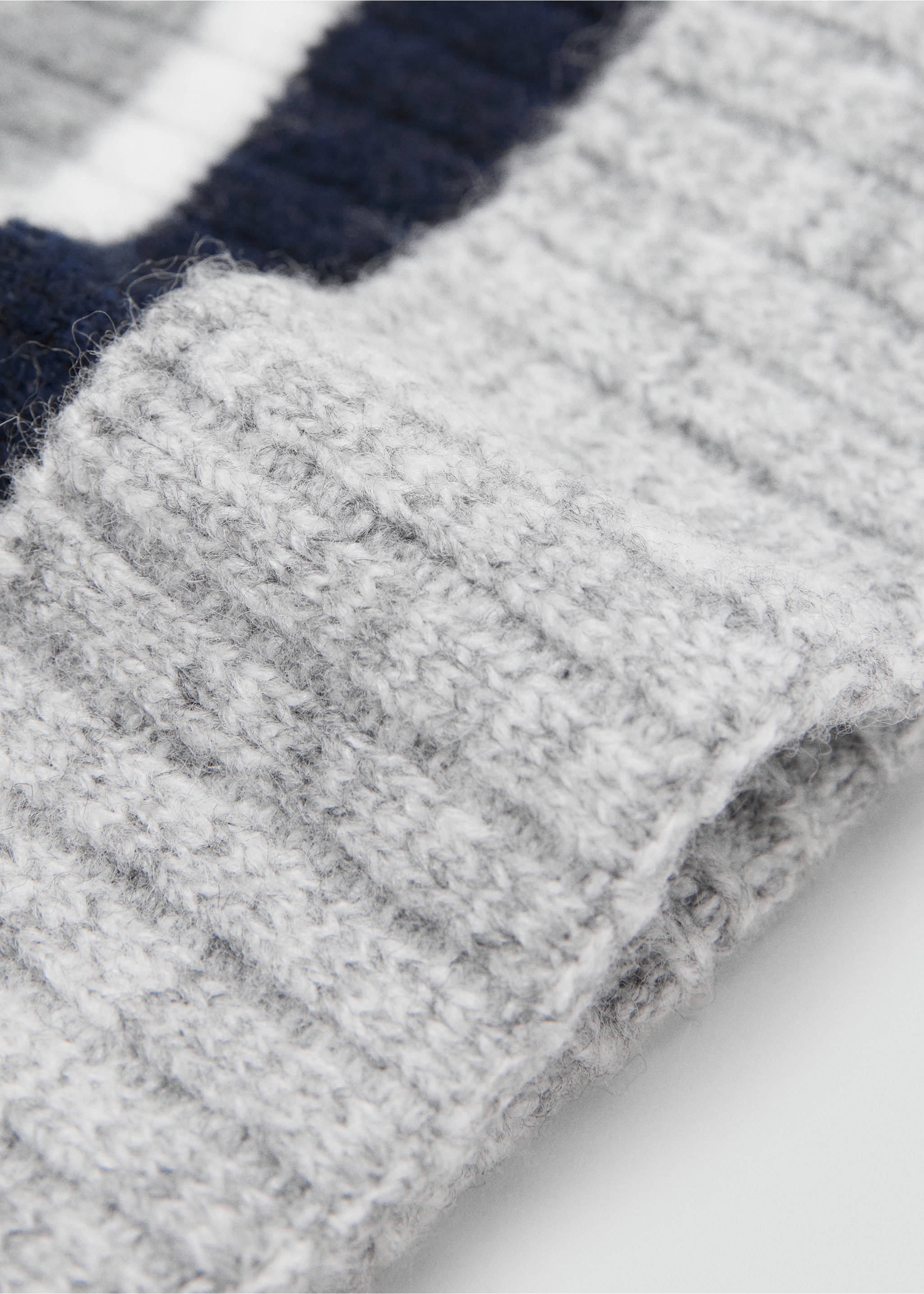 Knitted bobble hat - Details of the article 1, Grey. Ref: 17045984-00.