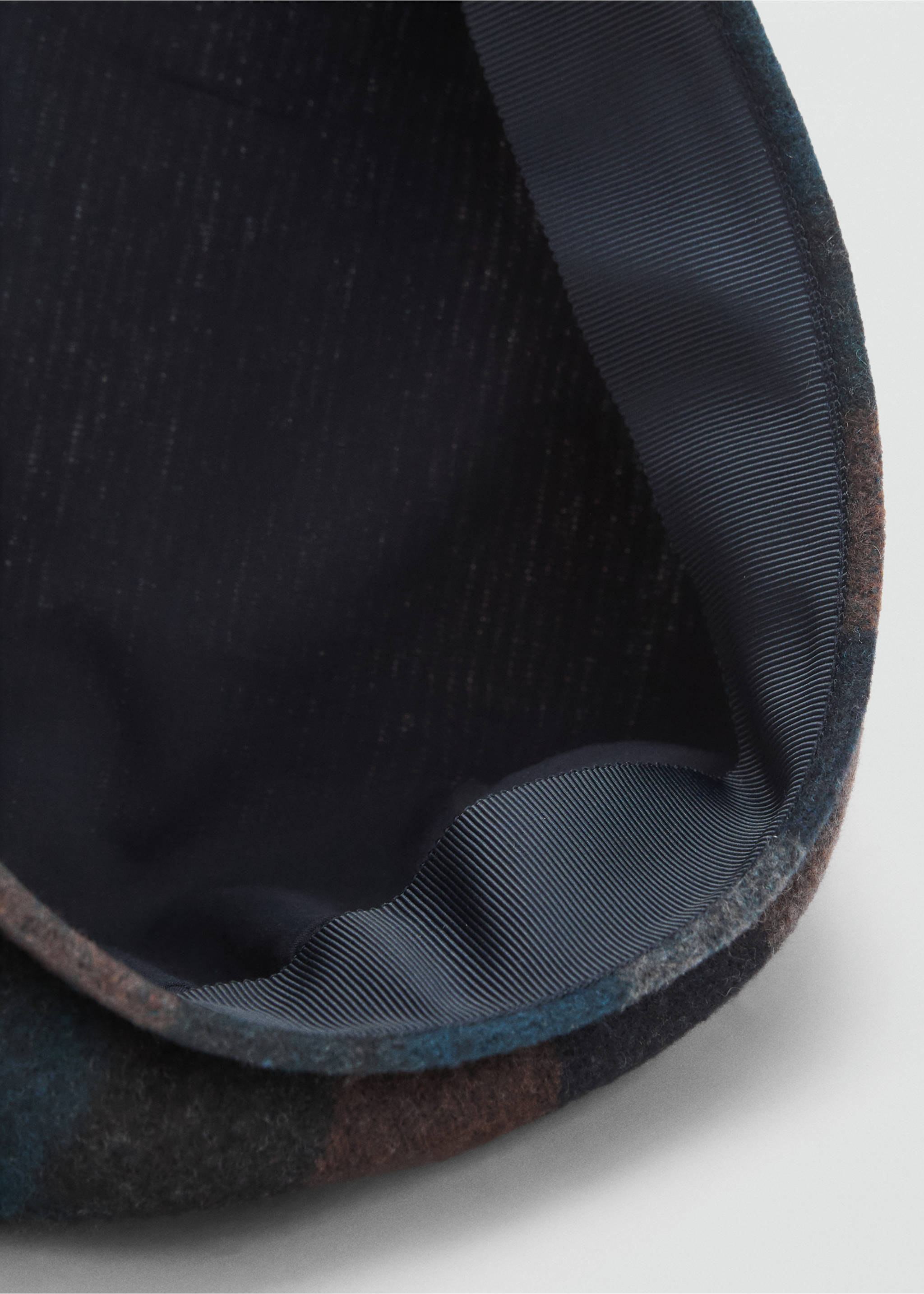 Check beret - Details of the article 1, Blue. Ref: 17045989-00.