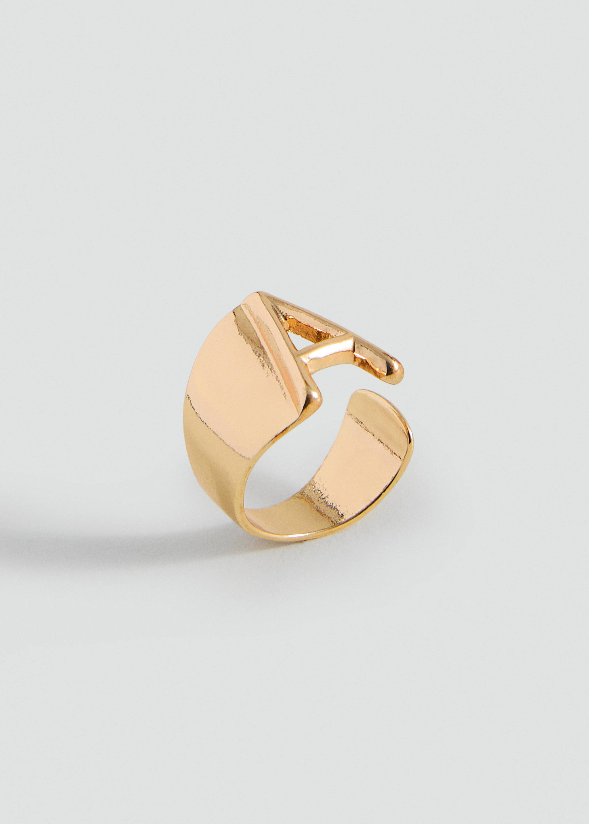 Ring met letter - Middenvlak