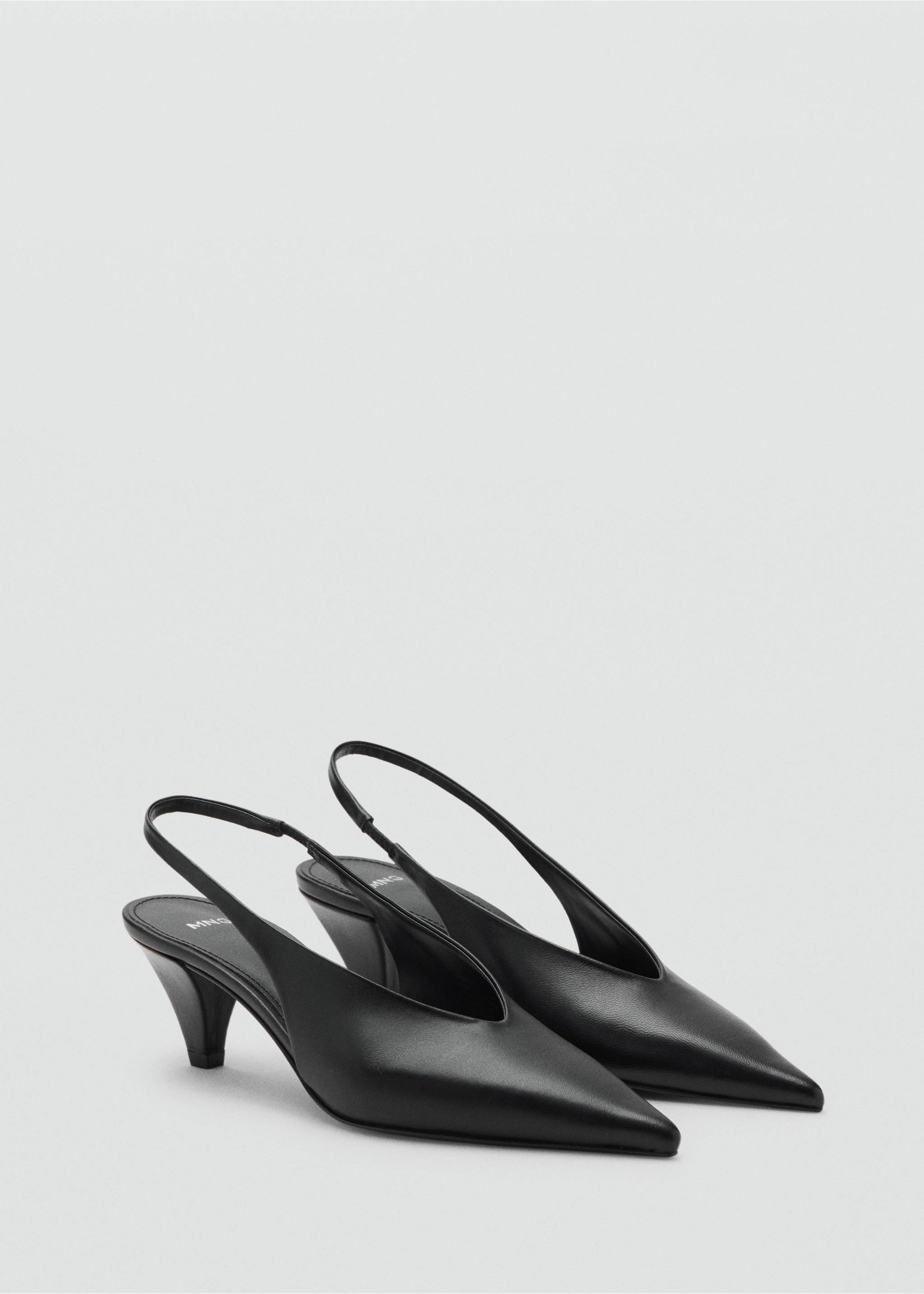 Zapato tacón piel punta - Plano medio, Negro. Ref: 17046000-00.