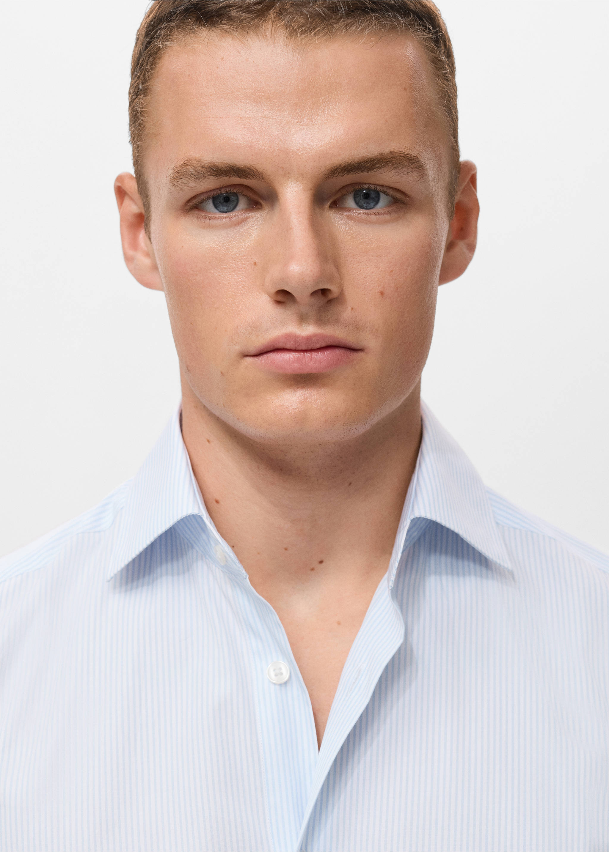 100% cotton striped slim-fit shirt - Details of the article 1, Sky Blue. Ref: 17046001-00.