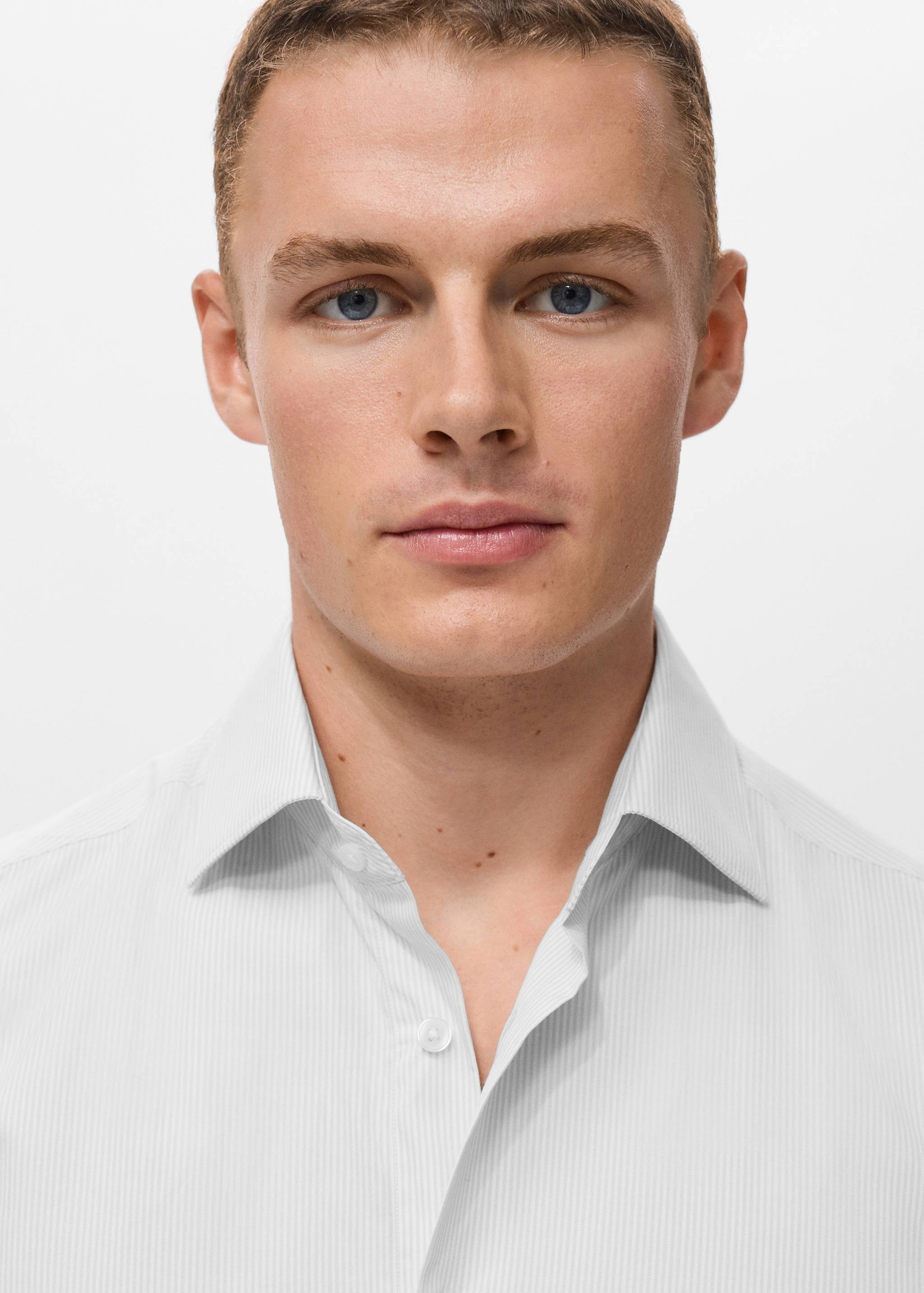 100% cotton striped slim-fit shirt - Details of the article 1