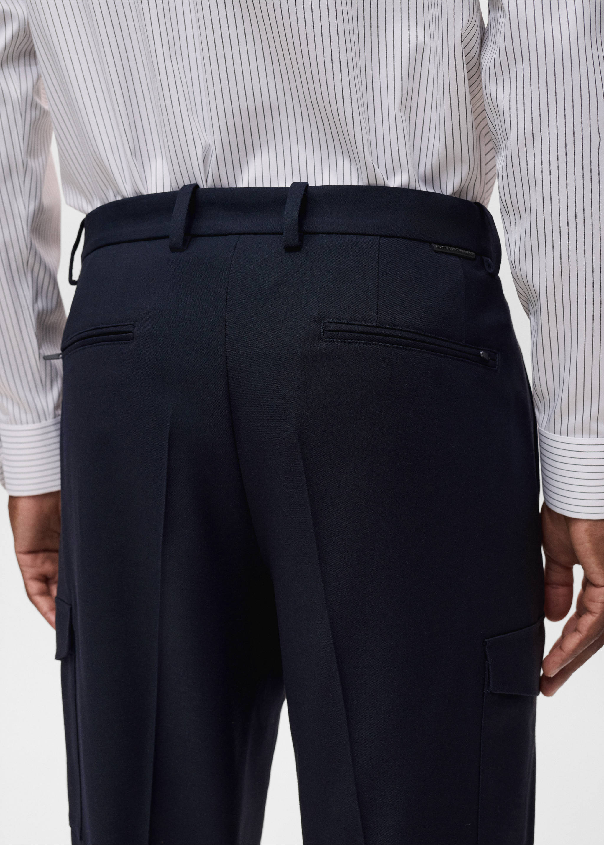 Slim-fit Thermolite® cargo trousers - Details of the article 3, Navy. Ref: 17046328-00.