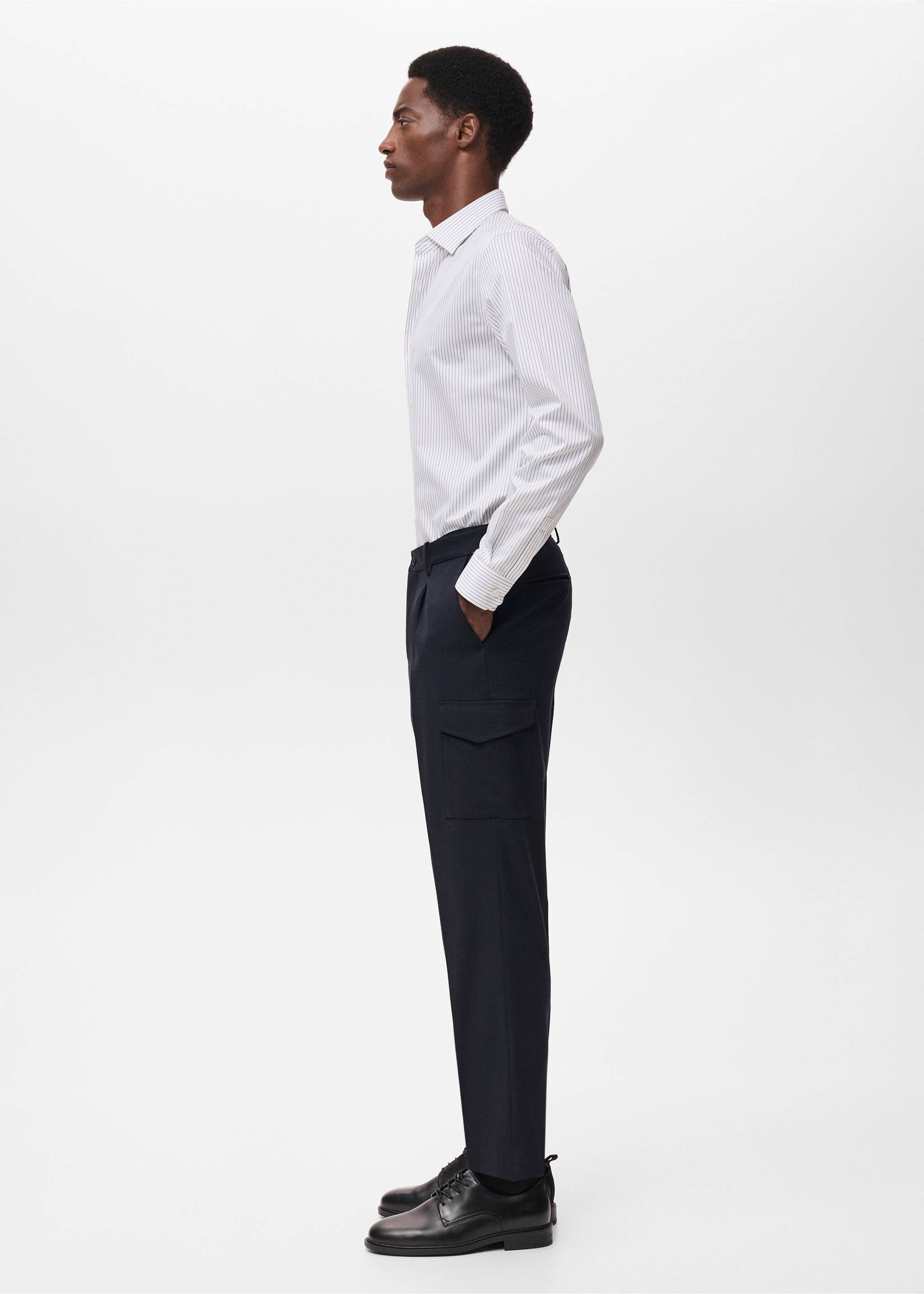 Slim-fit Thermolite® cargo trousers - Details of the article 2, Navy. Ref: 17046328-00.