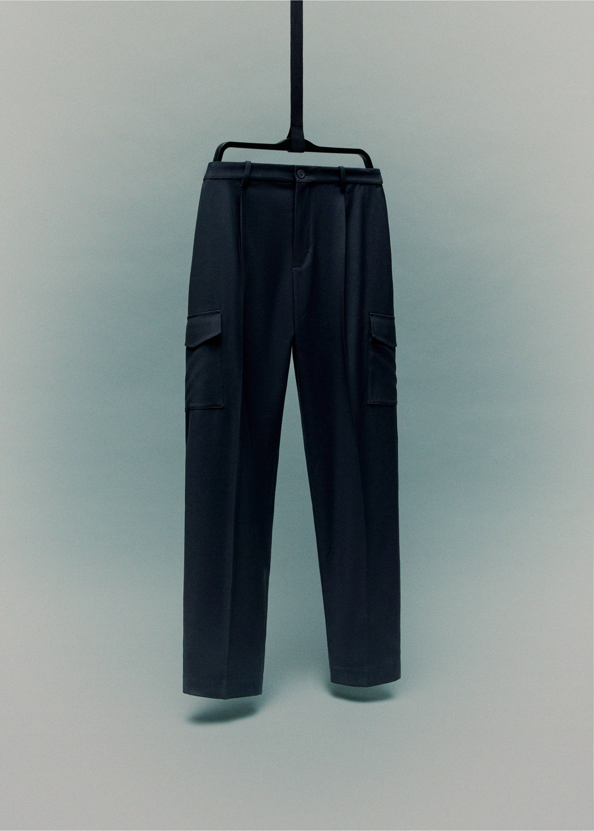 Slim-fit Thermolite® cargo trousers - Details of the article 9, Navy. Ref: 17046328-00.