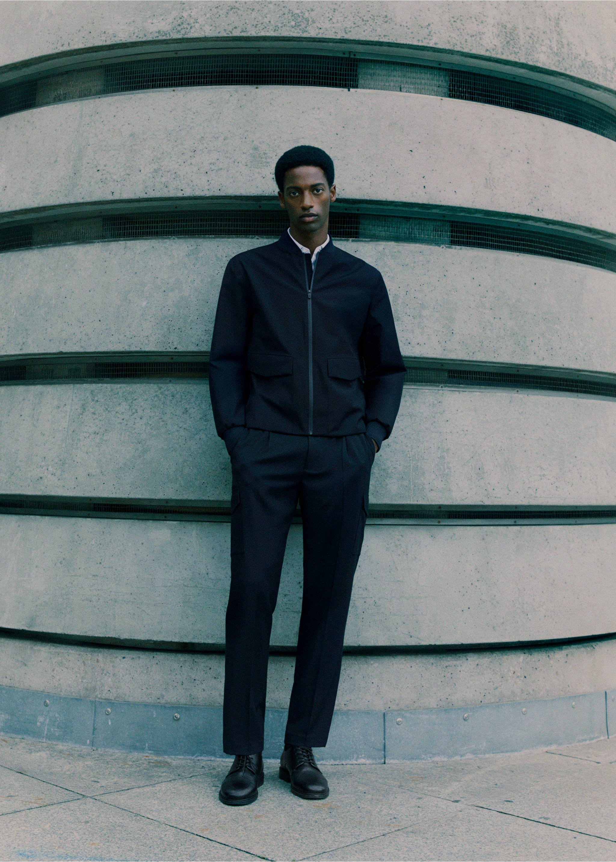 Slim-fit Thermolite® cargo trousers - Details of the article 5, Navy. Ref: 17046328-00.