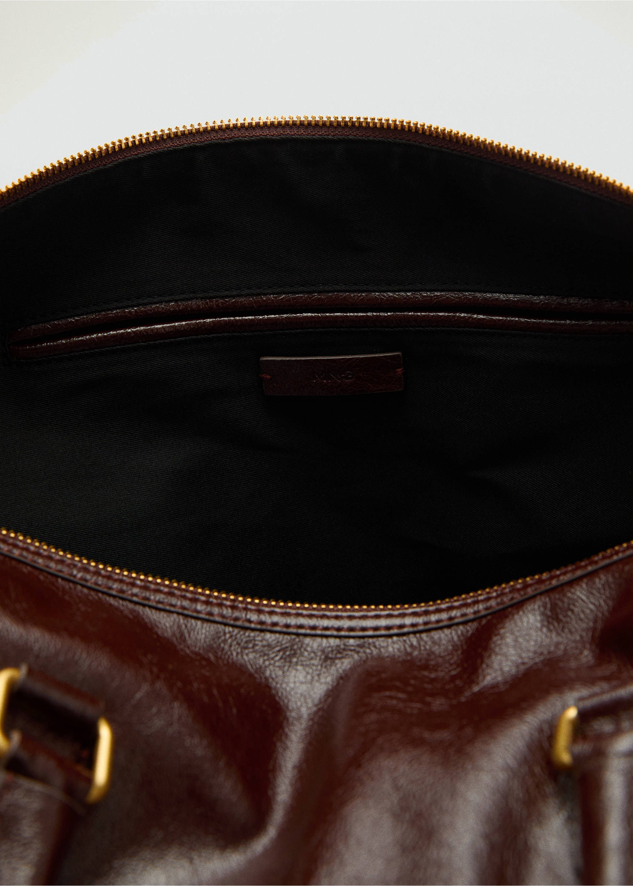 Maxi sac avec anses finition brillante - Détail de l'article 3, Chocolat. Ref: 17046352-00.