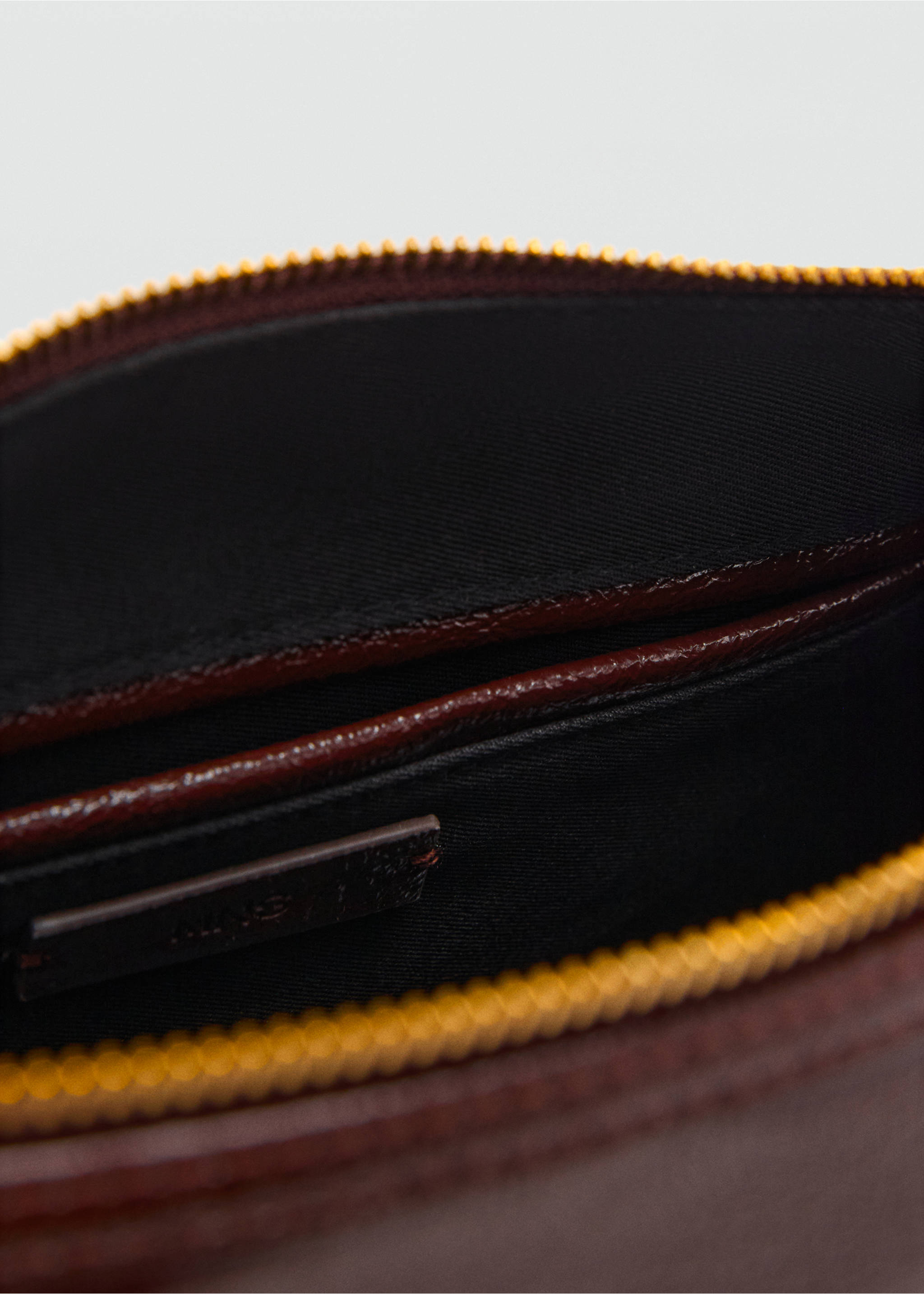 Glanzende tas met hengsels - Detail van het artikel 3, Chocoladebruin. Ref: 17046353-00.