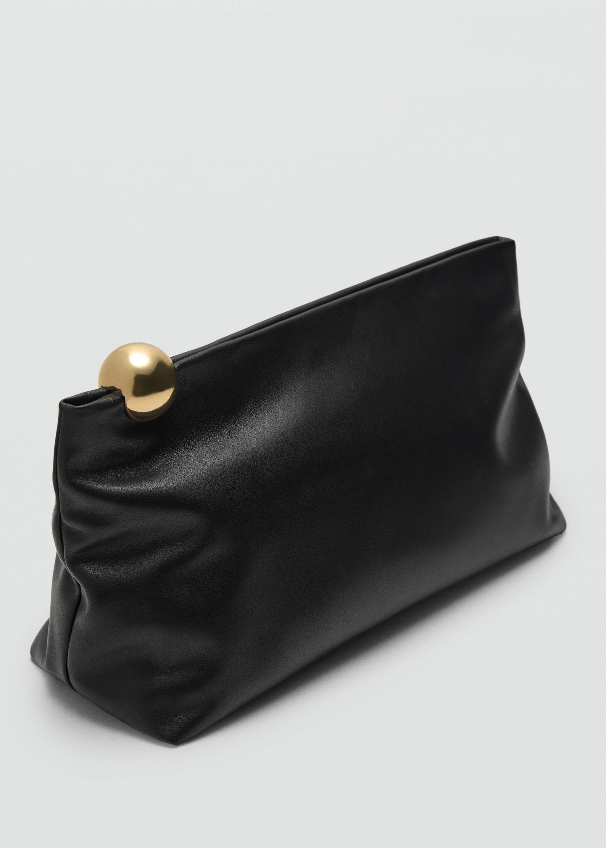 Clutch aus Leder mit Metall-Detail - Mittlere Ansicht