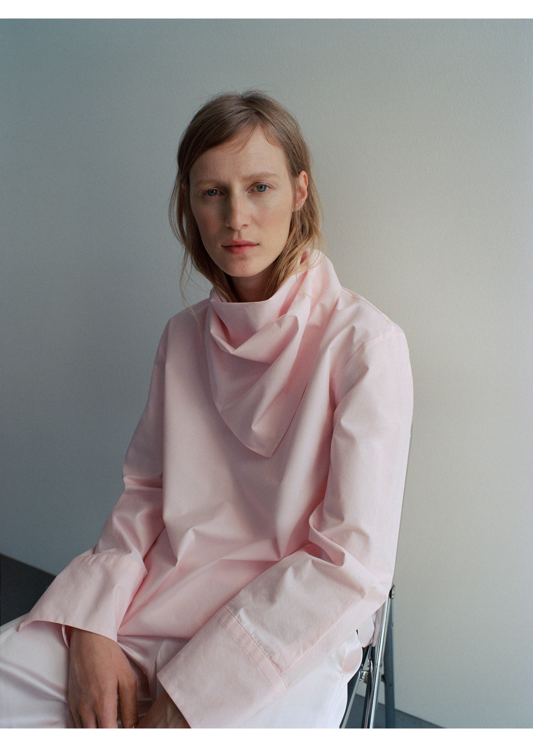 Poplin blouse with handkerchief - Details of the article 9, Pastel Pink. Ref: 17046360-00.