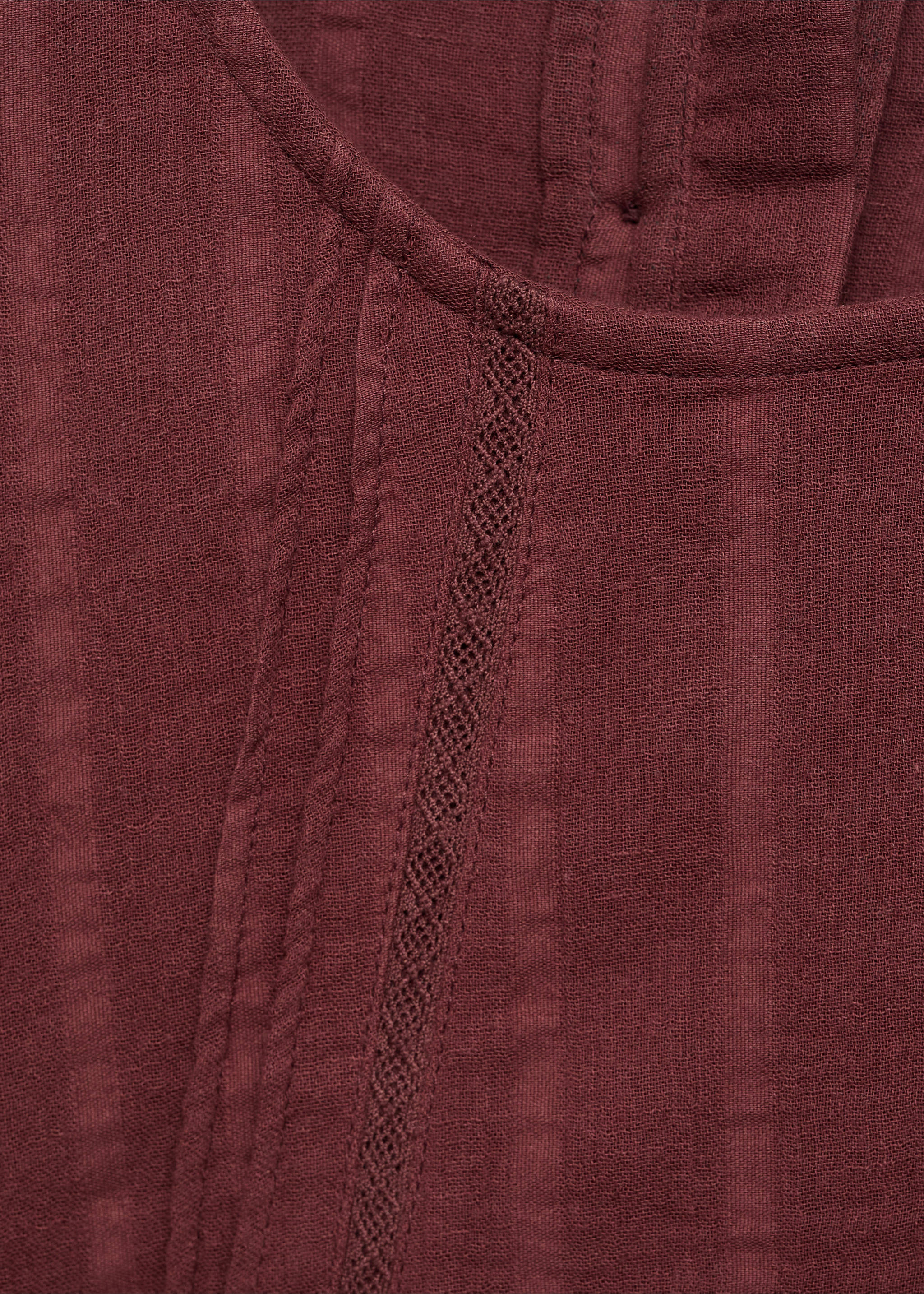 Blouse with pleat detail - Details of the article 8, Maroon. Ref: 17046725-00.