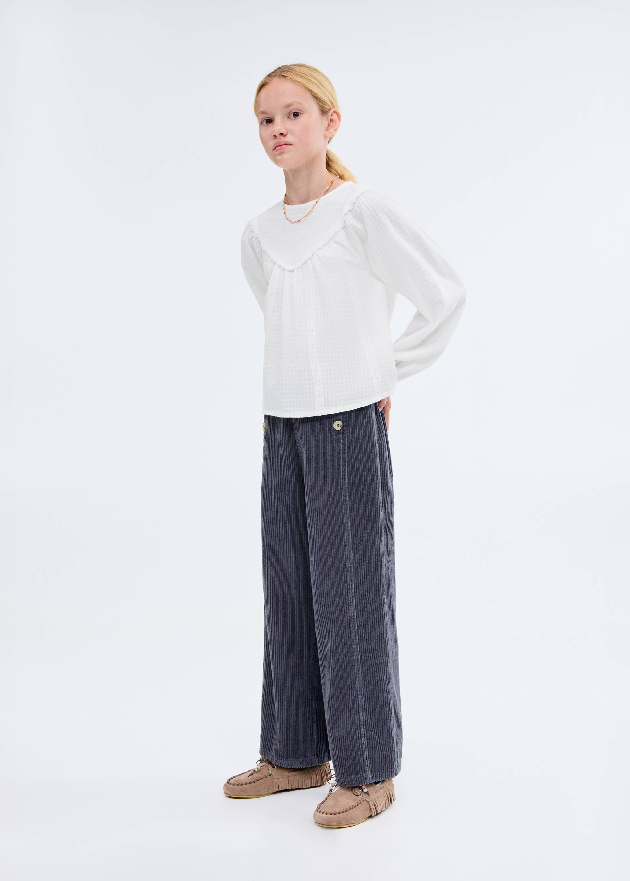 Blouse with lace trim details - General plane
