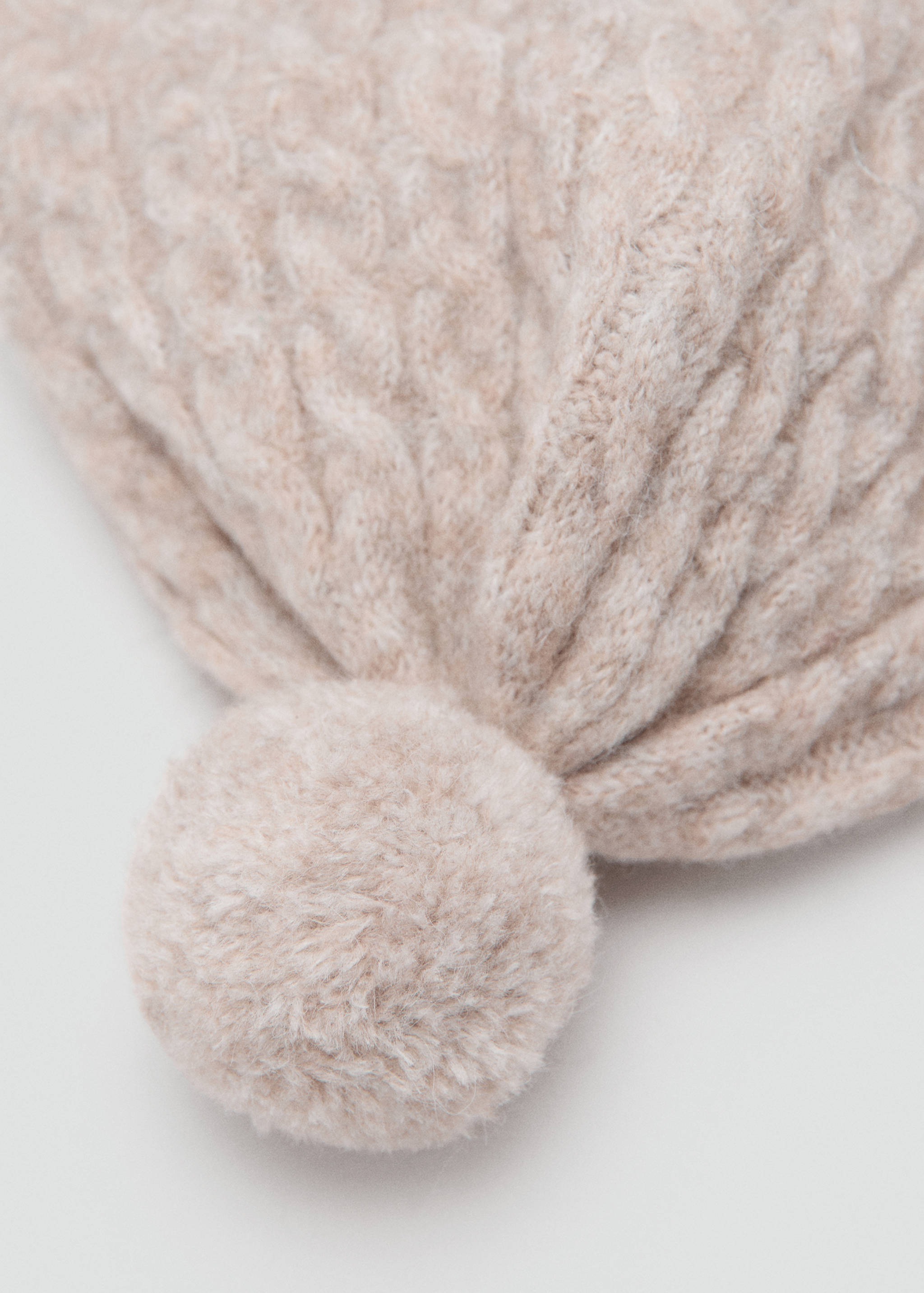Knitted bobble hat - Medium plane