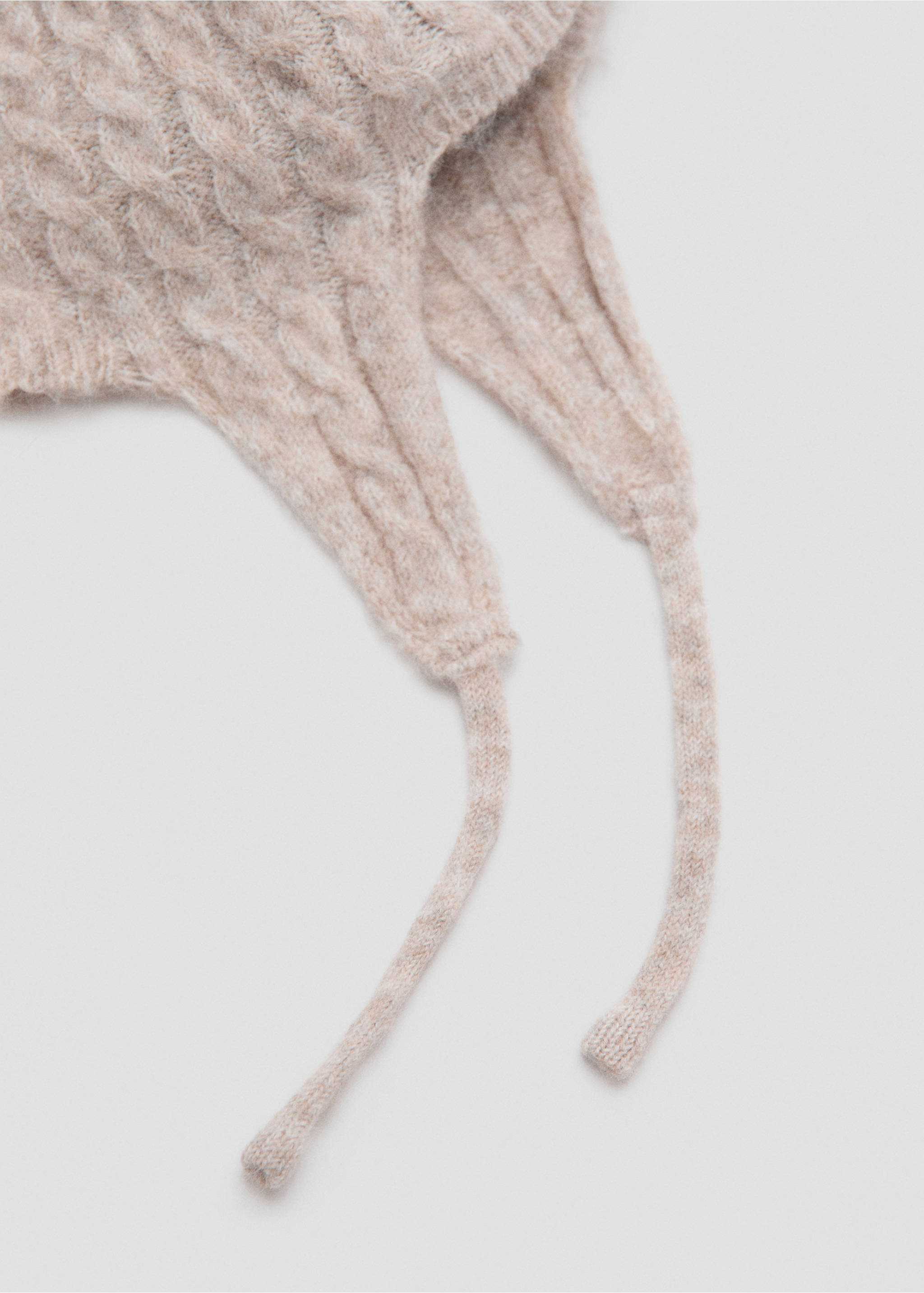 Knitted bobble hat - Details of the article 1, Sand. Ref: 17046736-00.