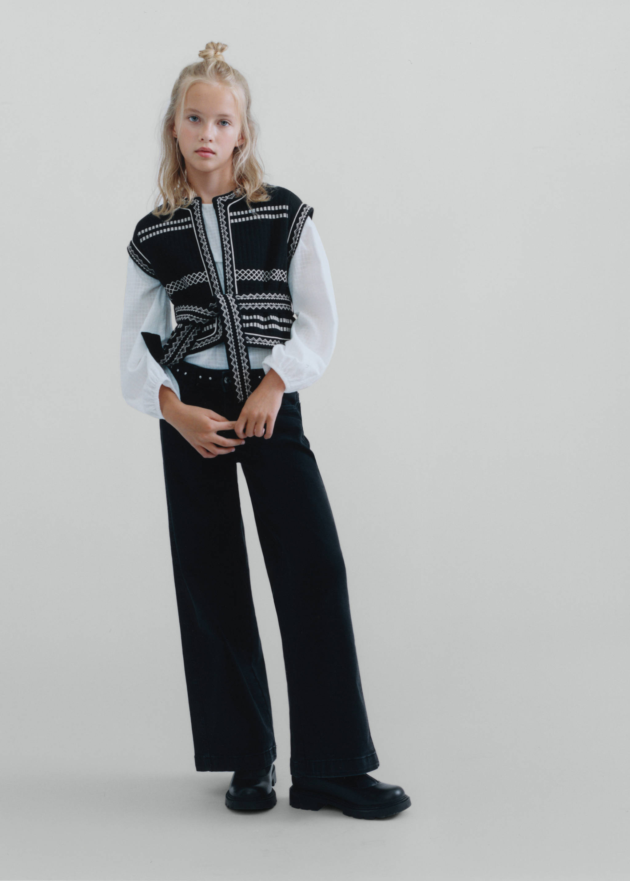 Embroidered waistcoat with belt - Details of the article 3