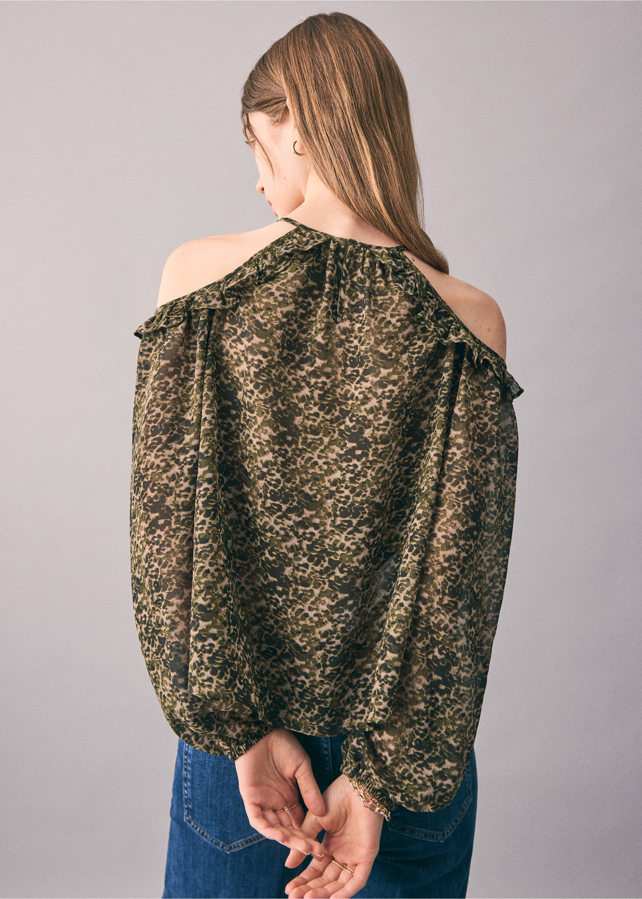 Brusa estampada cut out - Revers de l'article, Caqui. Ref: 17047122-00.
