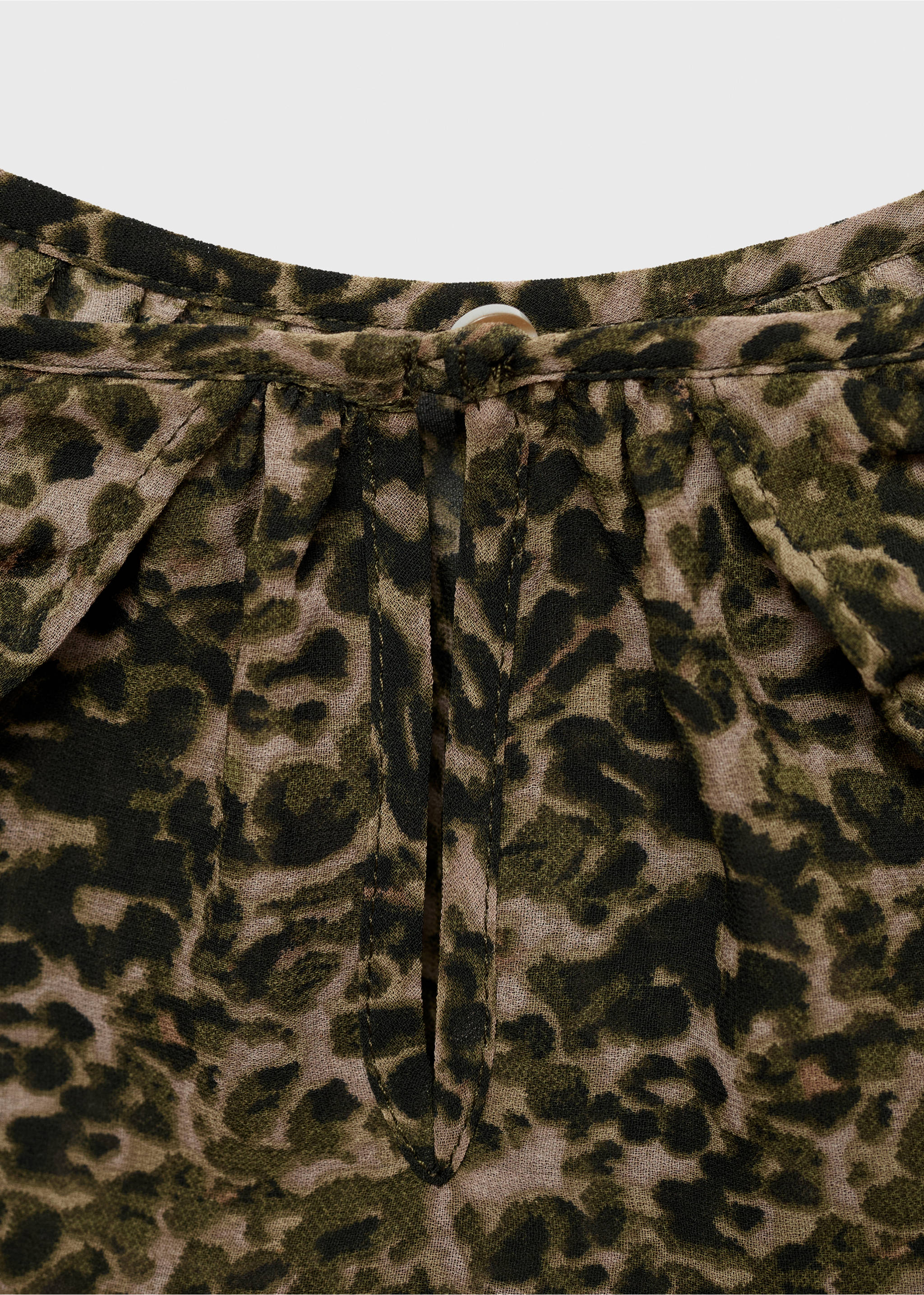 Brusa estampada cut out - Detall de l'article 8, Caqui. Ref: 17047122-00.