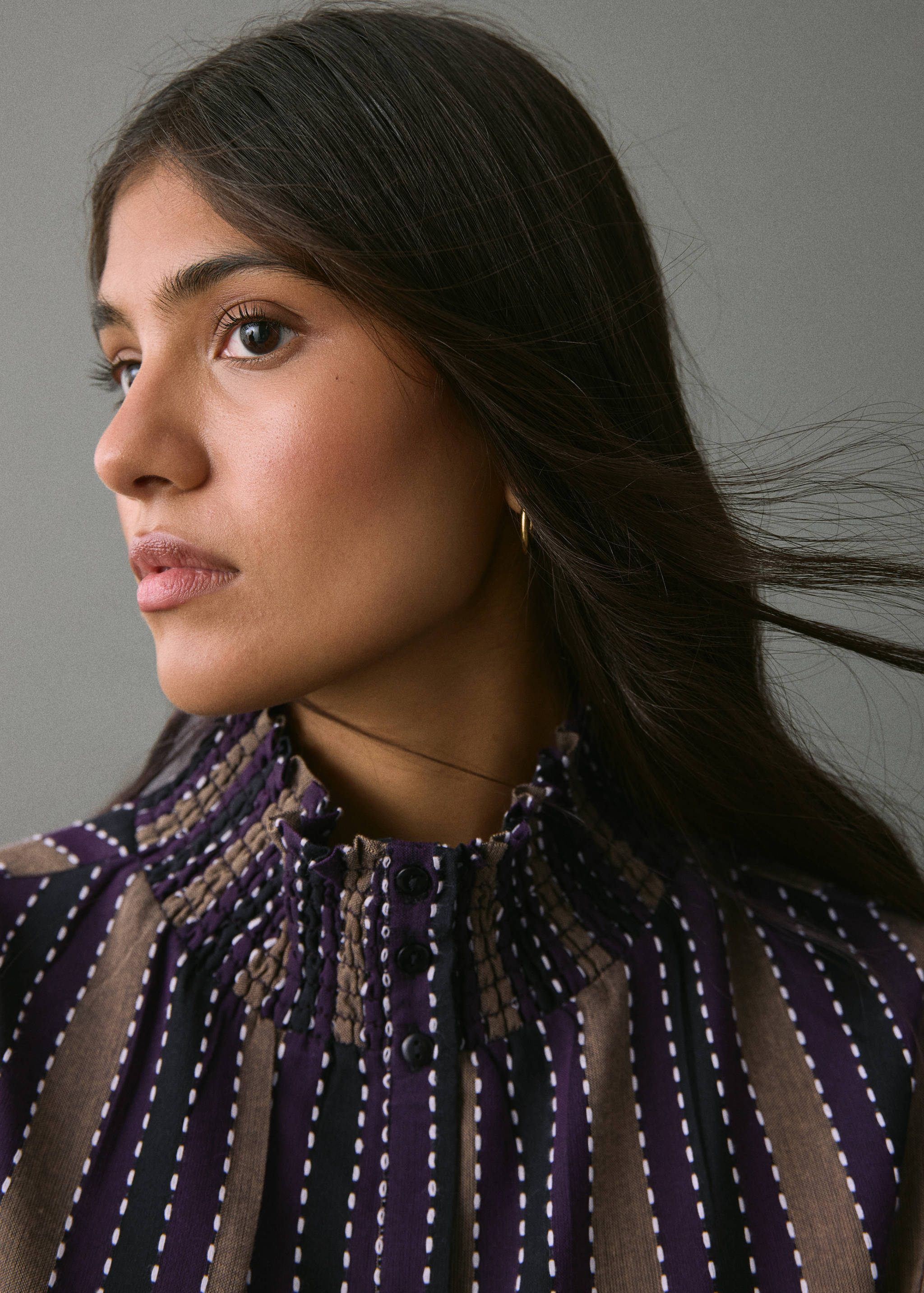 Gestreifte Bluse mit Stickdetails - Detail des Artikels 1