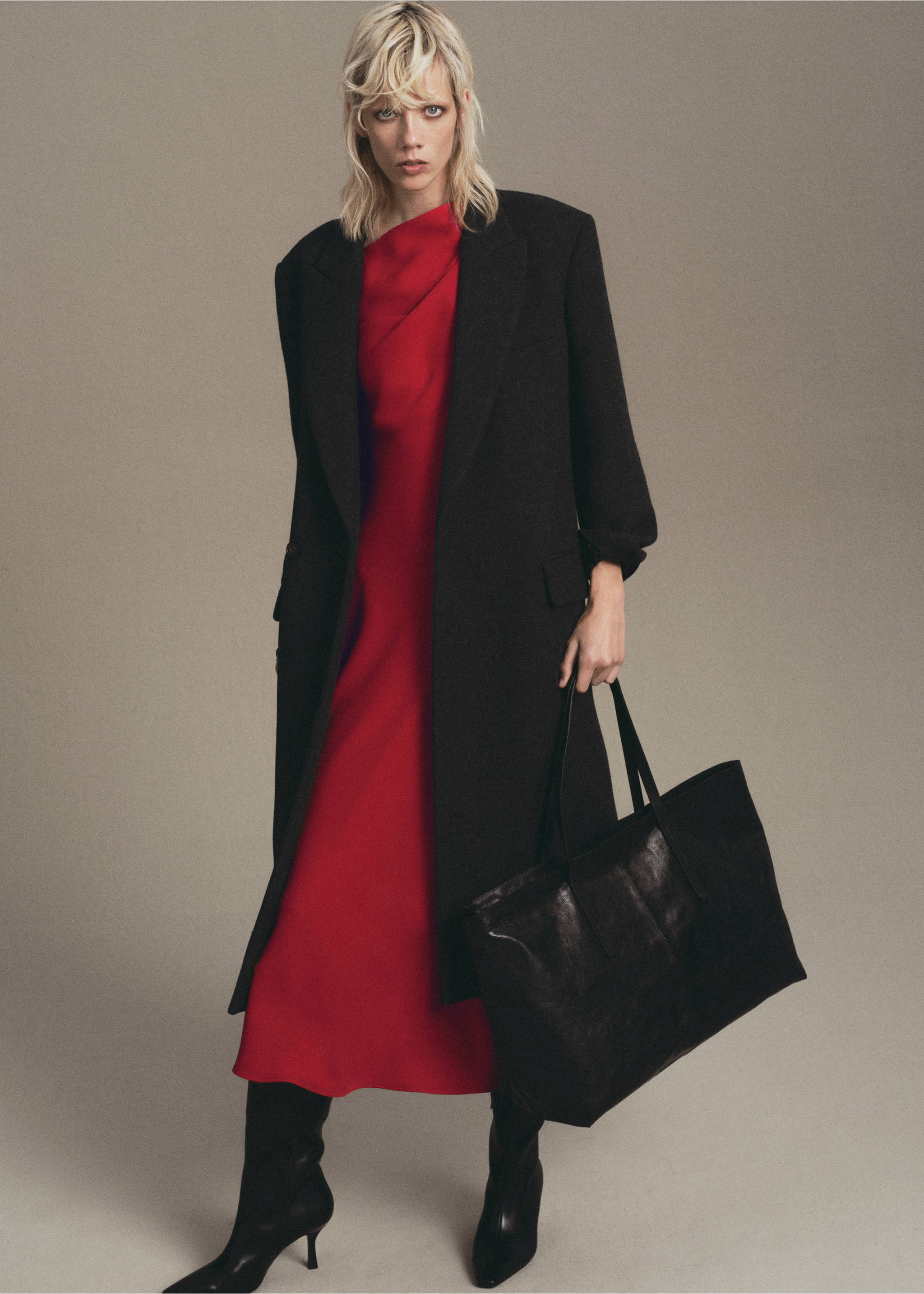 A-line dress with asymmetrical neckline - Details of the article 2, Red. Ref: 17047137-00.