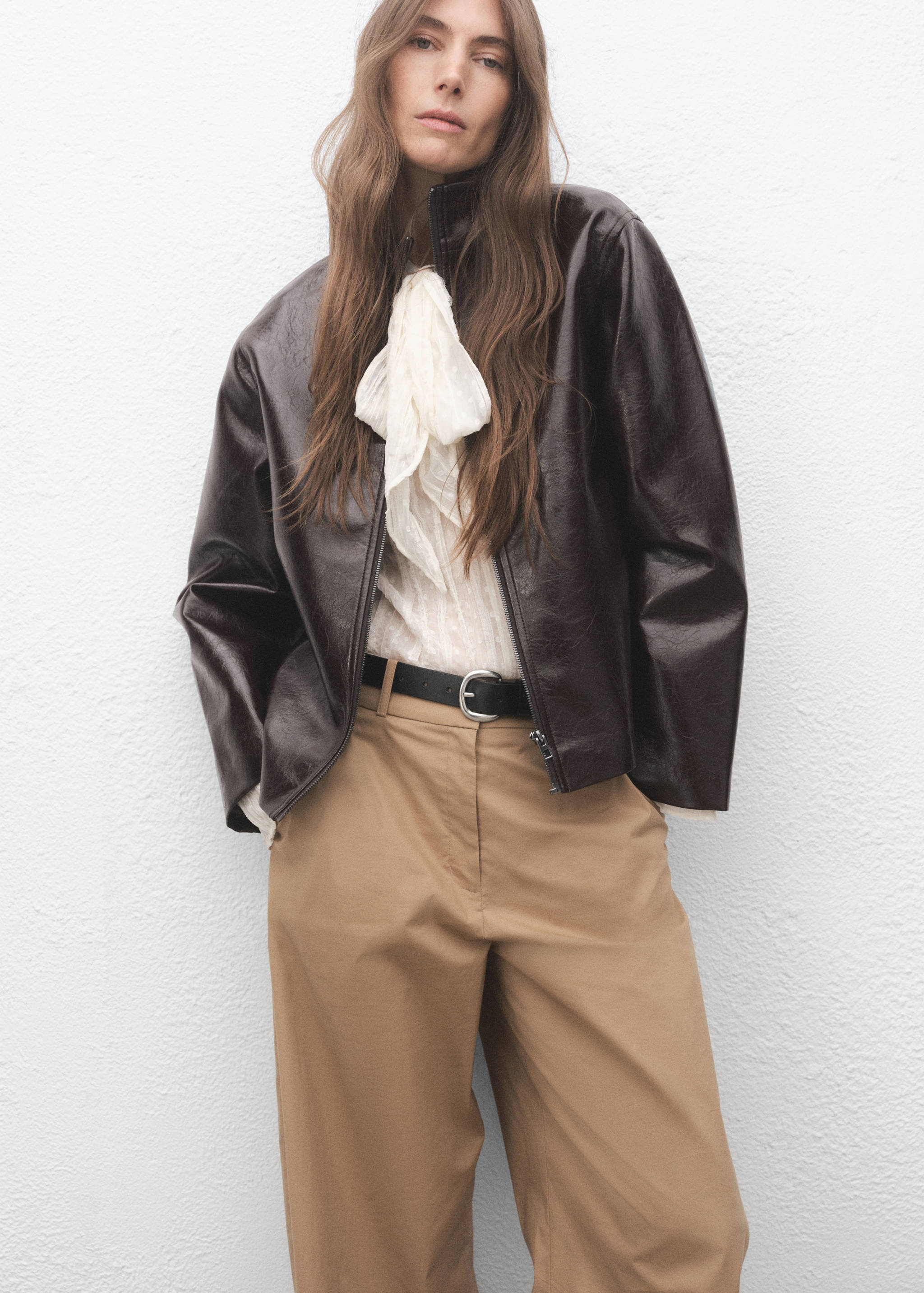 Rounded buckle leather belt - General plane