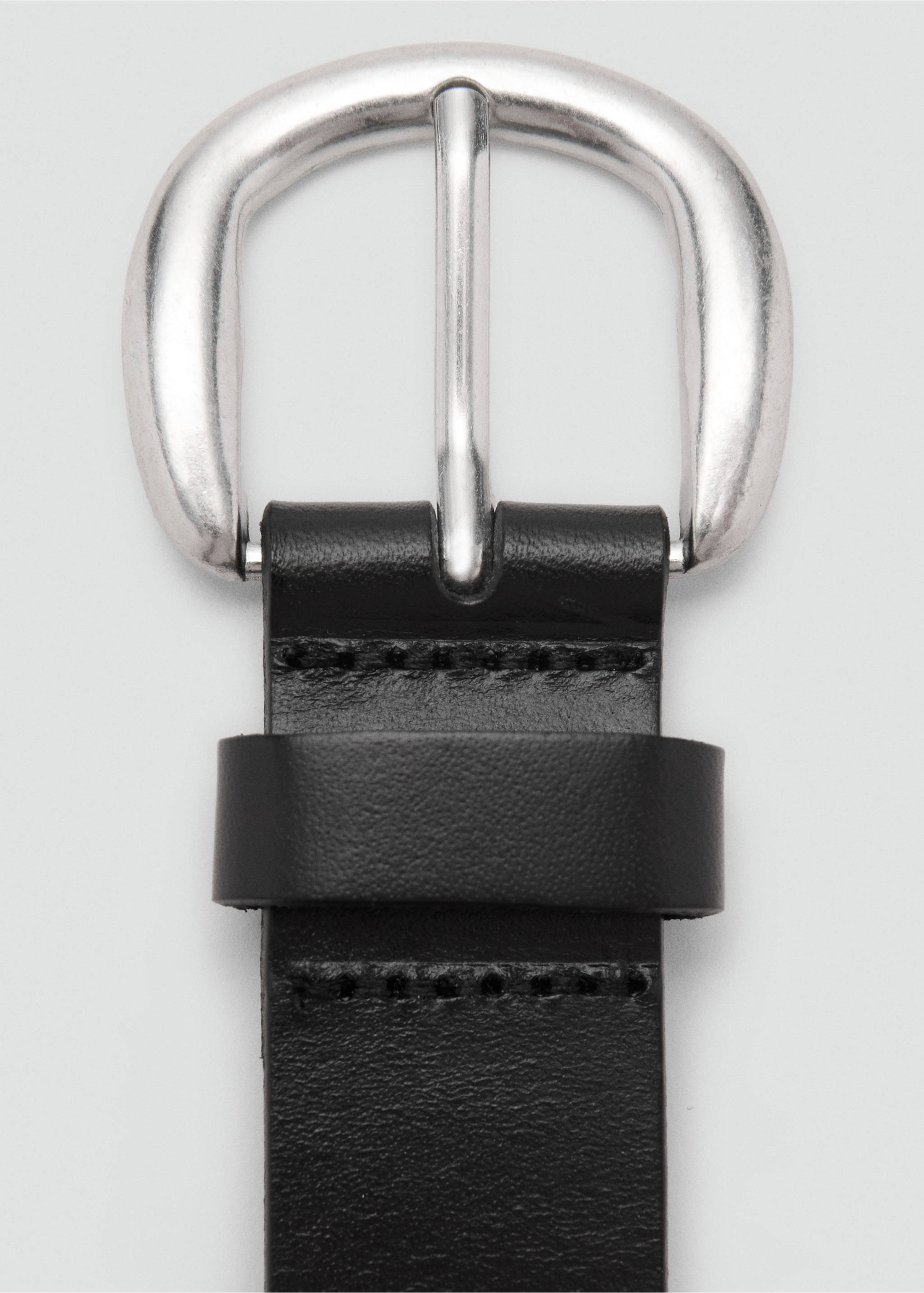 Rounded buckle leather belt - Details of the article 1, Black. Ref: 17047138-00.