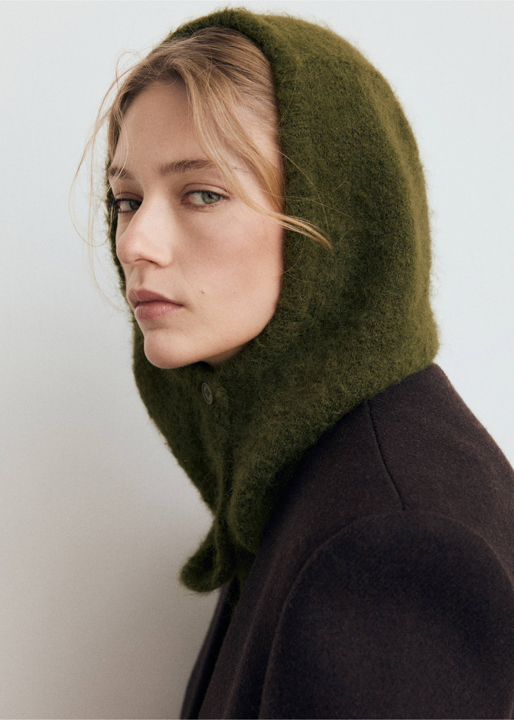 Strick-Balaclava mit Knöpfen - Allgemeine Ansicht, Khaki. Ref: 17047765-00.