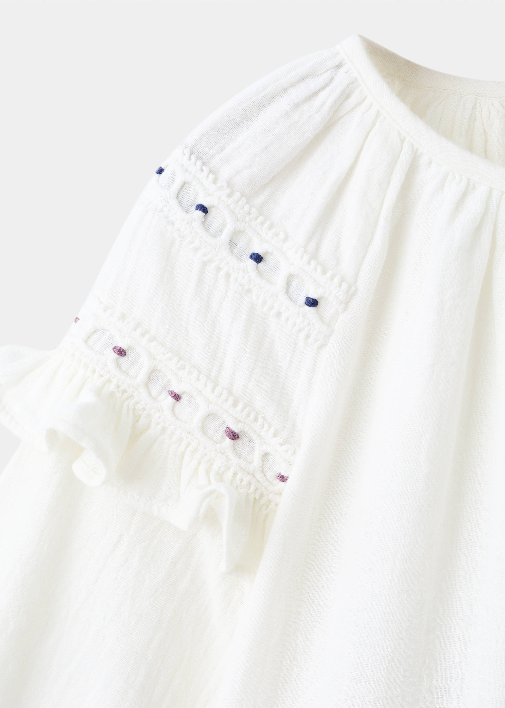 Embroidered cotton blouse - Details of the article 8, Ecru. Ref: 17047767-00.