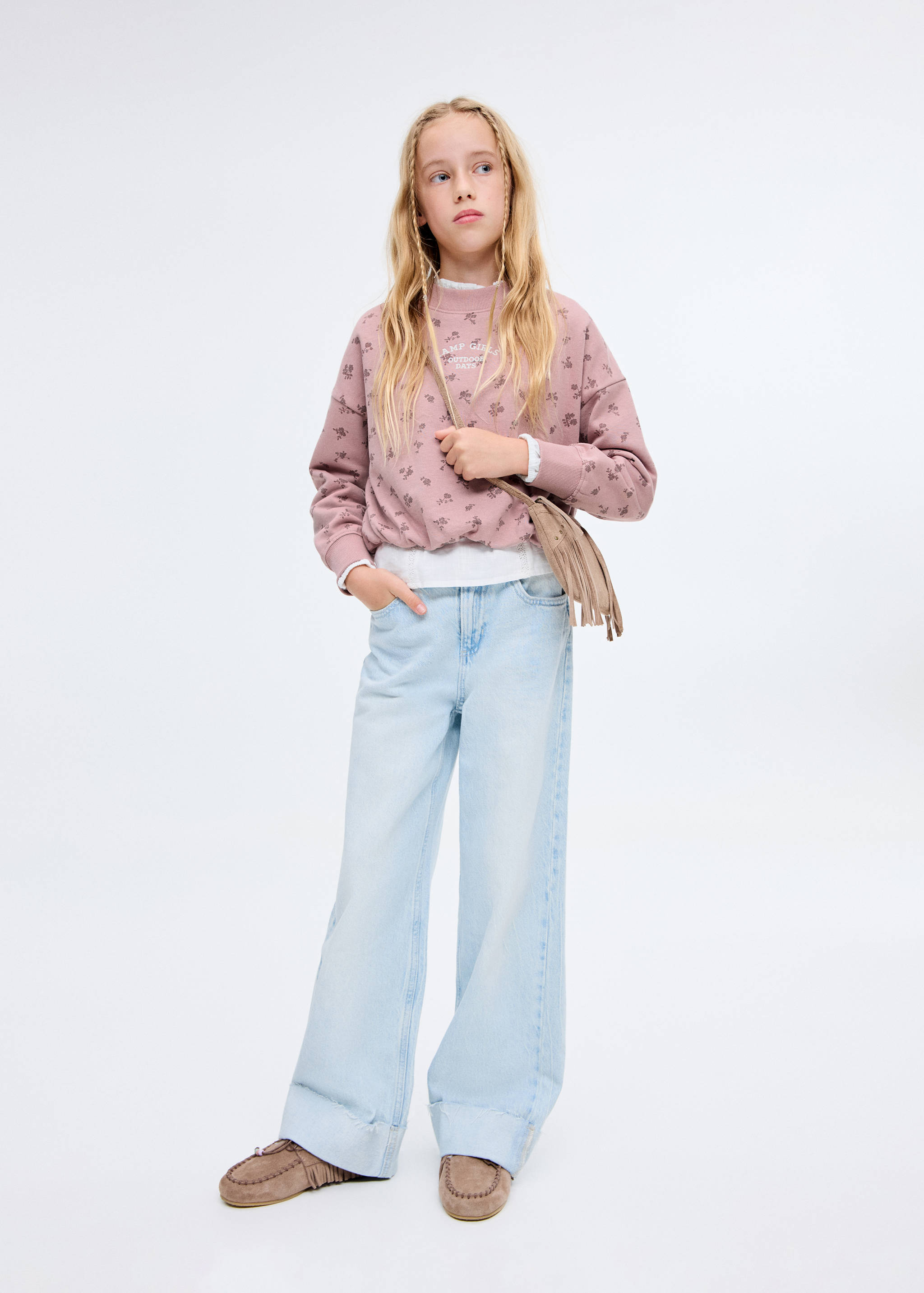 Embroidered sweatshirt with floral pattern - General plane