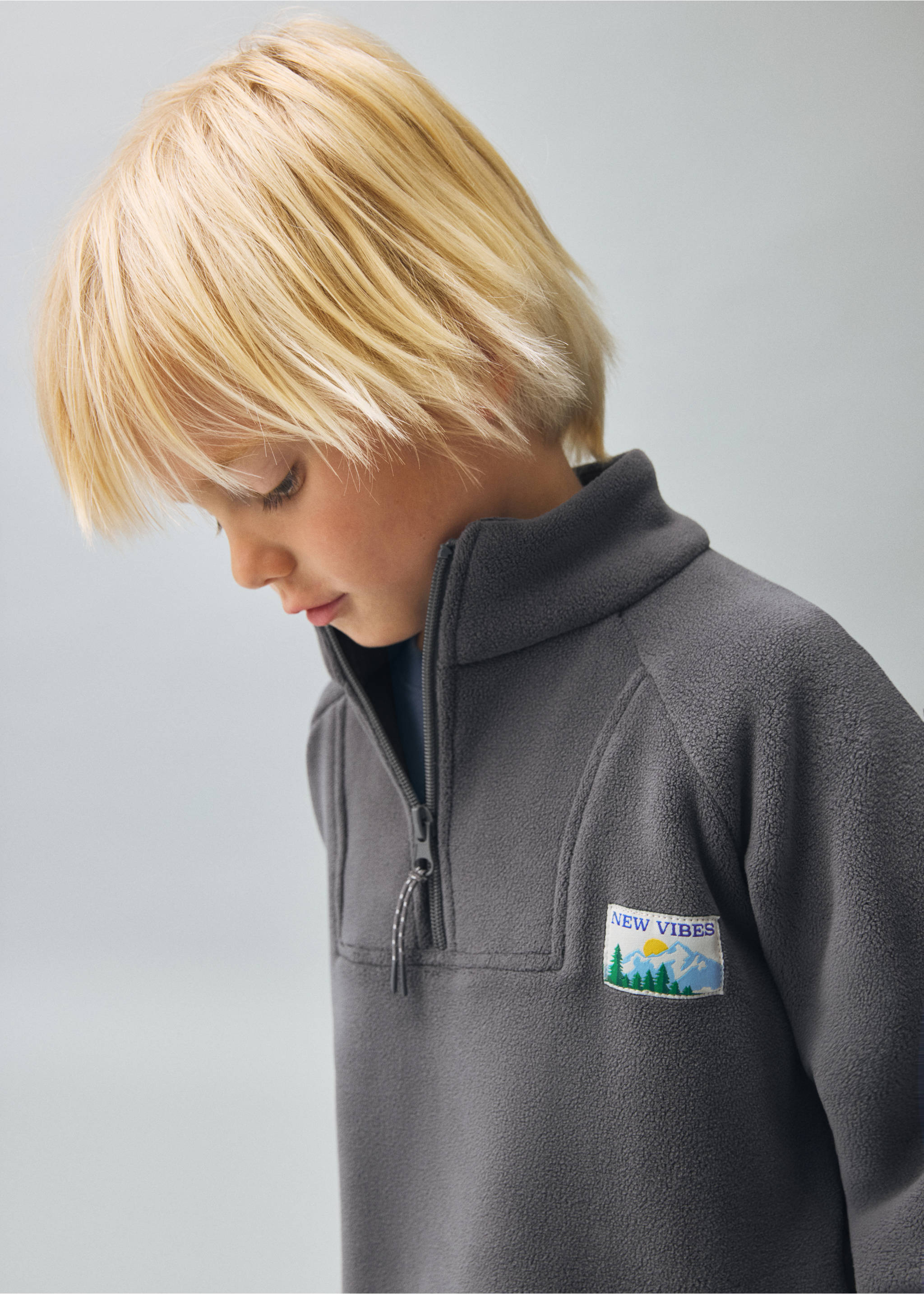 Zip-up fleece sweatshirt - Details of the article 1, Dark Grey. Ref: 17047774-00.