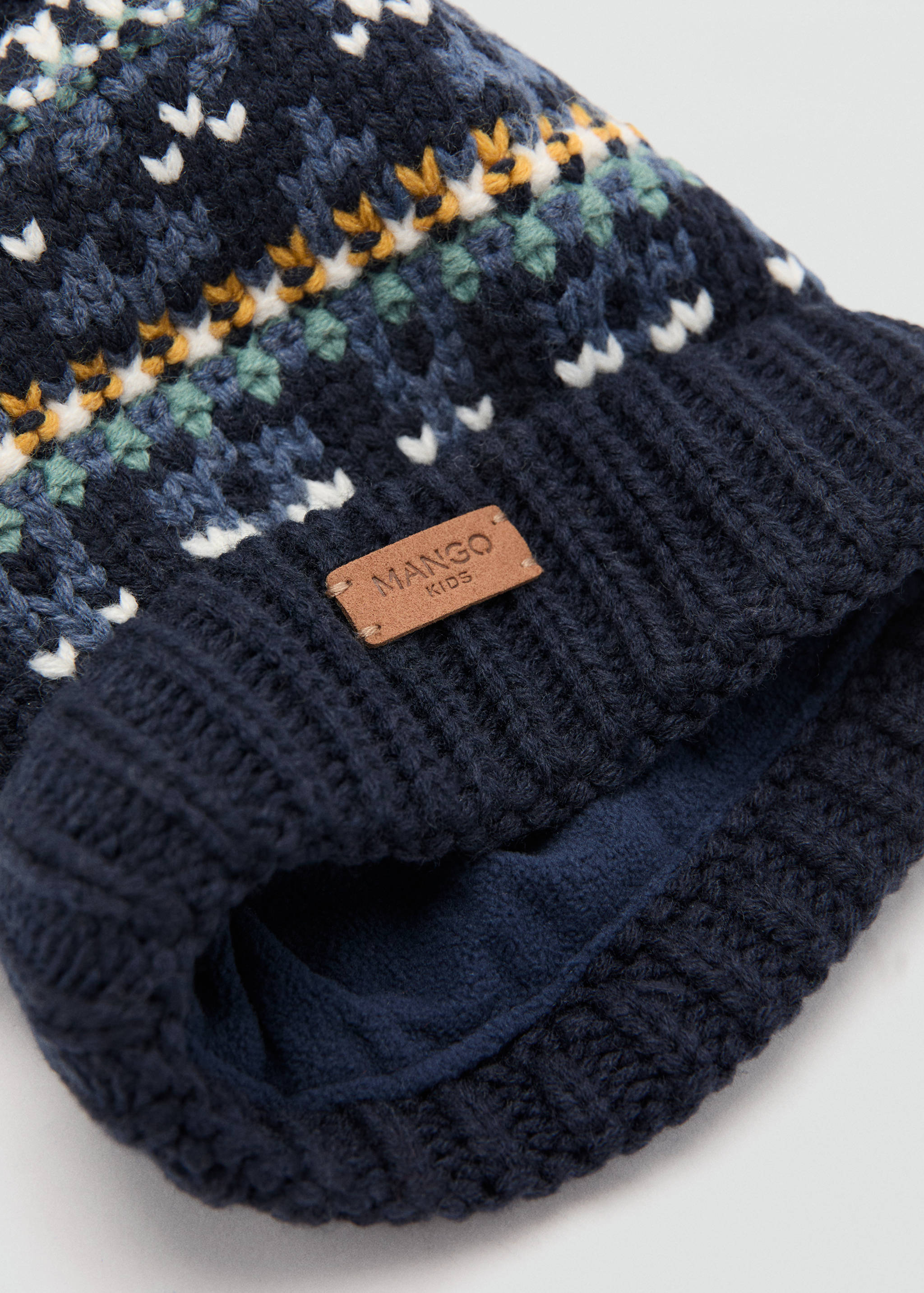 Knitted bobble hat - Medium plane