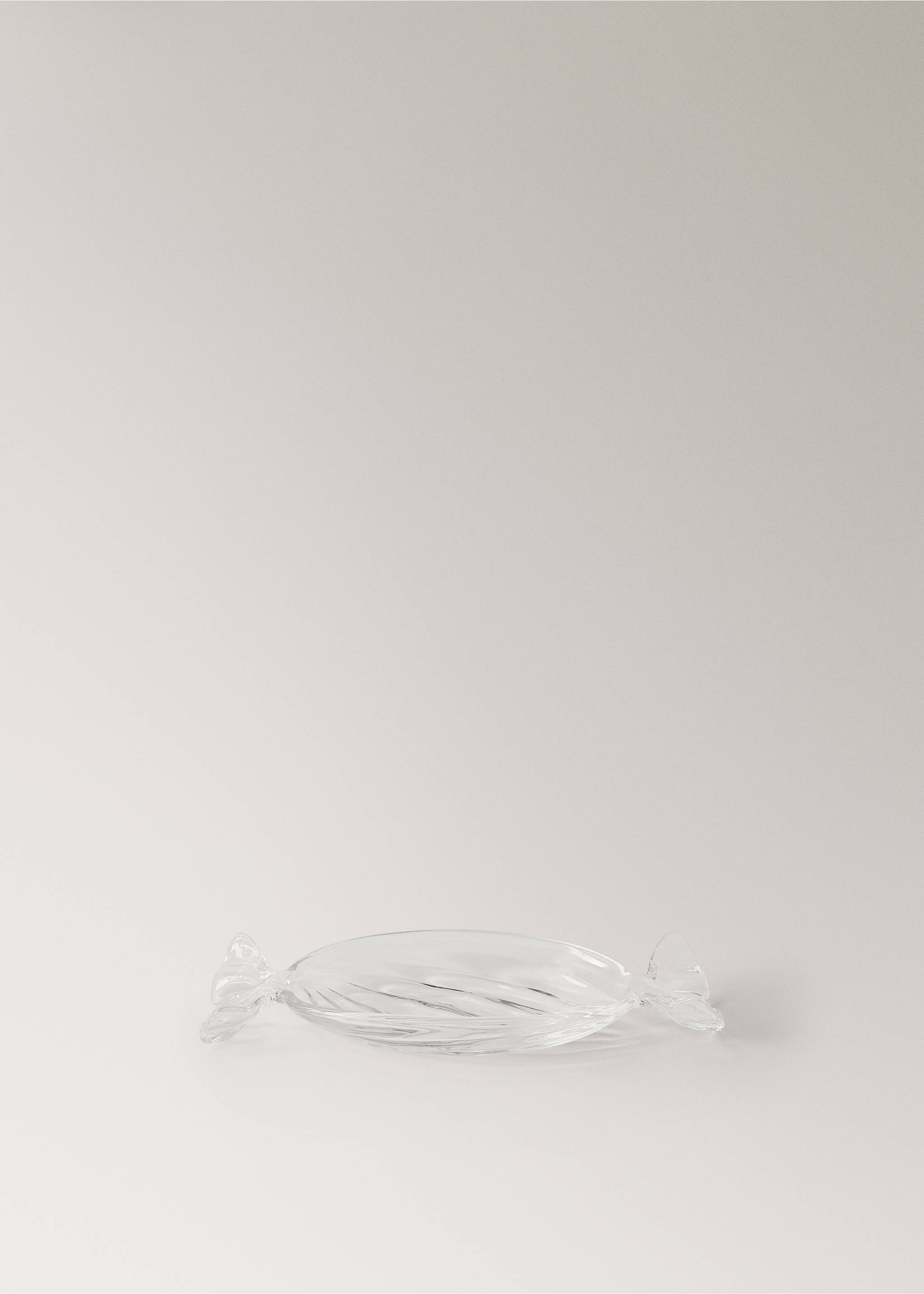 Glass tray with ribbon lines - Article without model, Off White. Ref: 17047778-00.