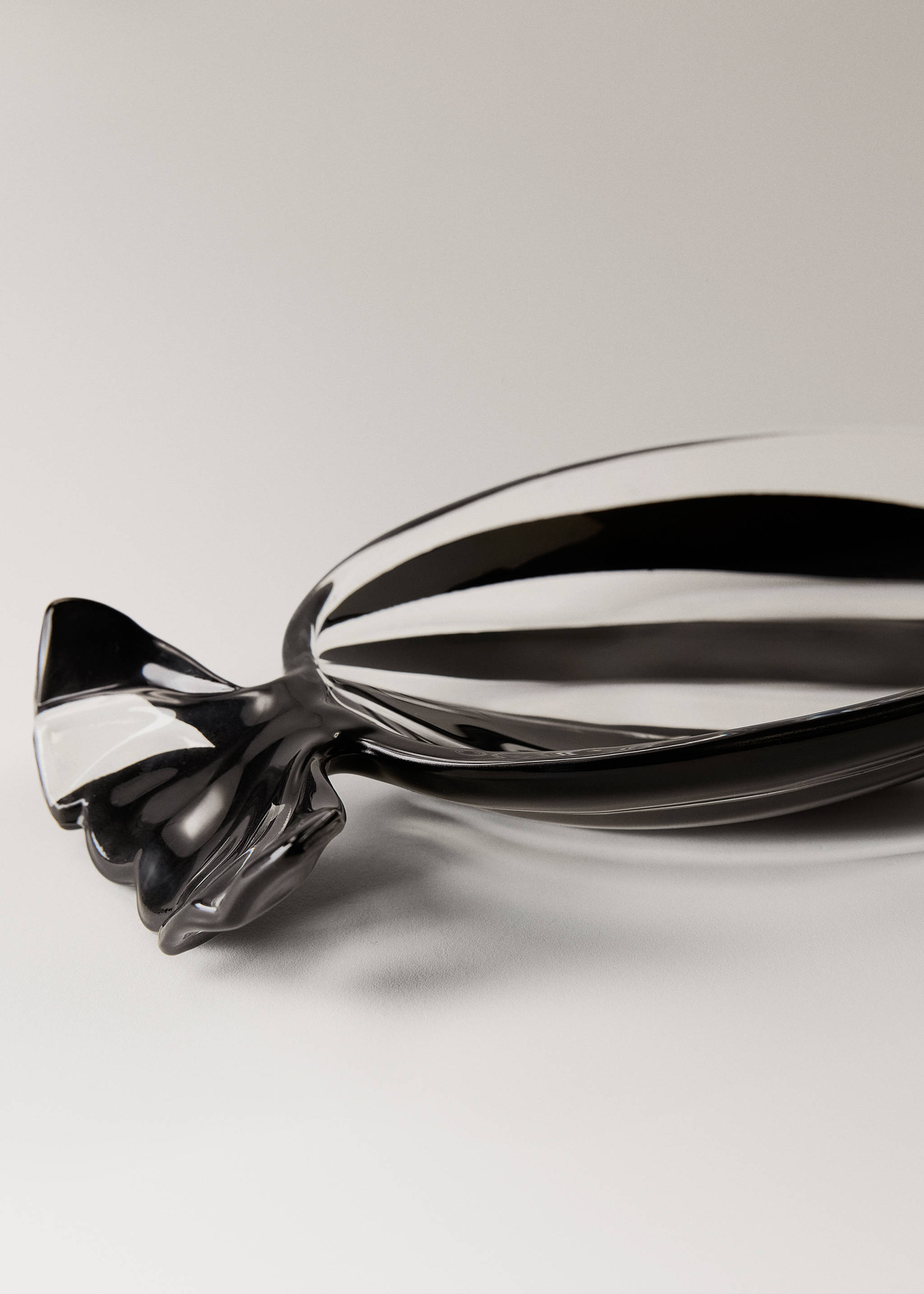 Glass tray with ribbon lines - Details of the article 1