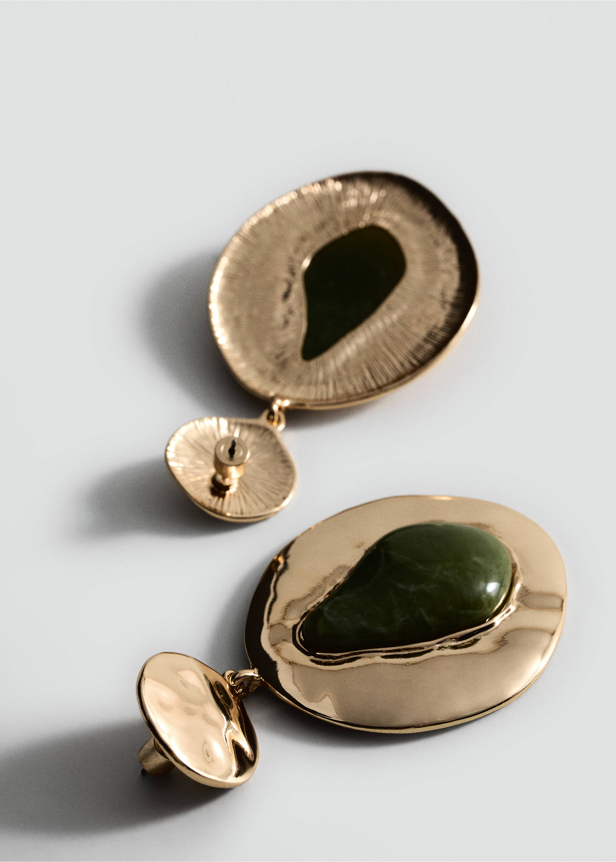 Combined resin hanging earrings - Medium plane, Green. Ref: 17047798-00.