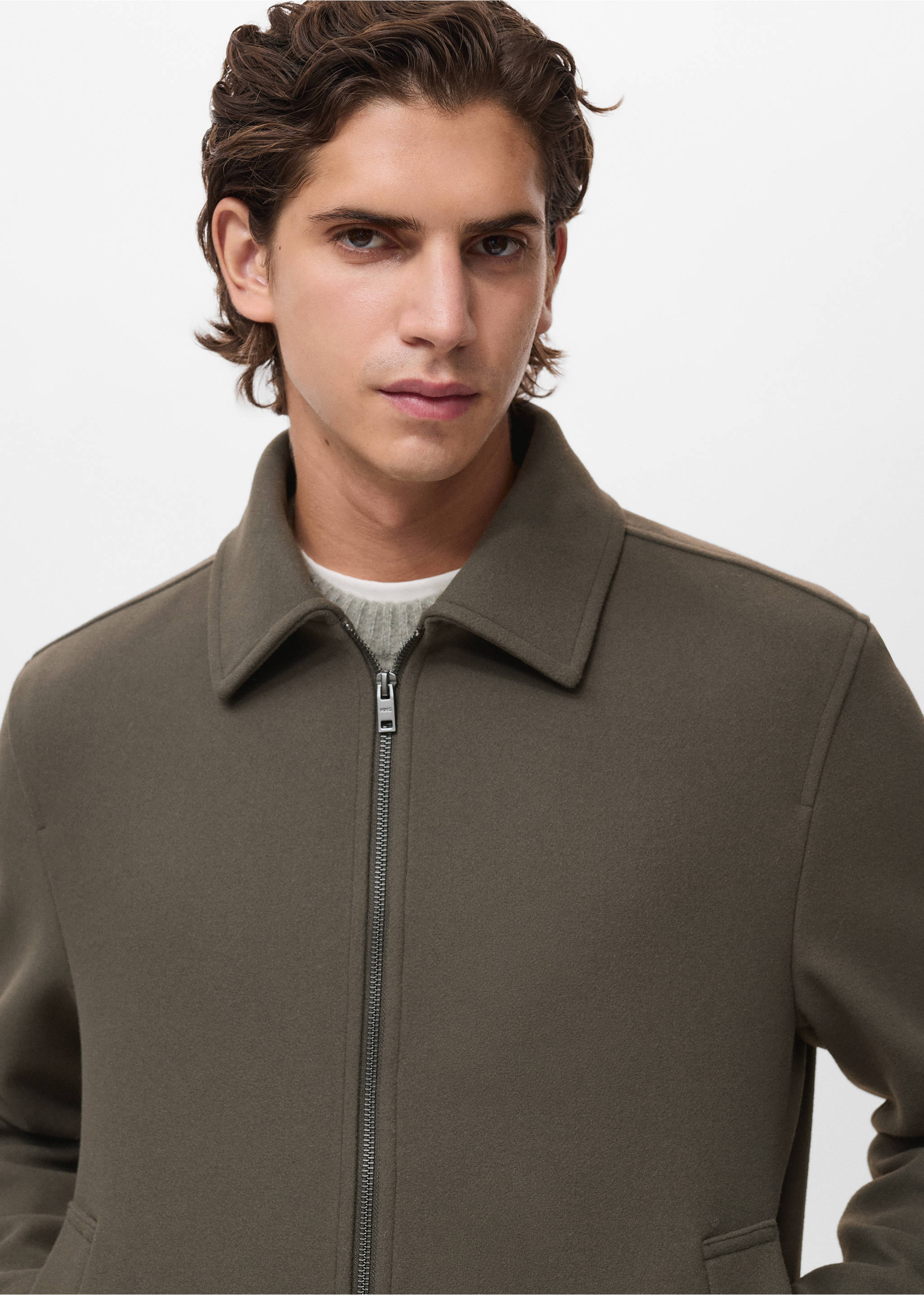 Jacket with zip pockets - Details of the article 1, Dark Green. Ref: 17047888-00.